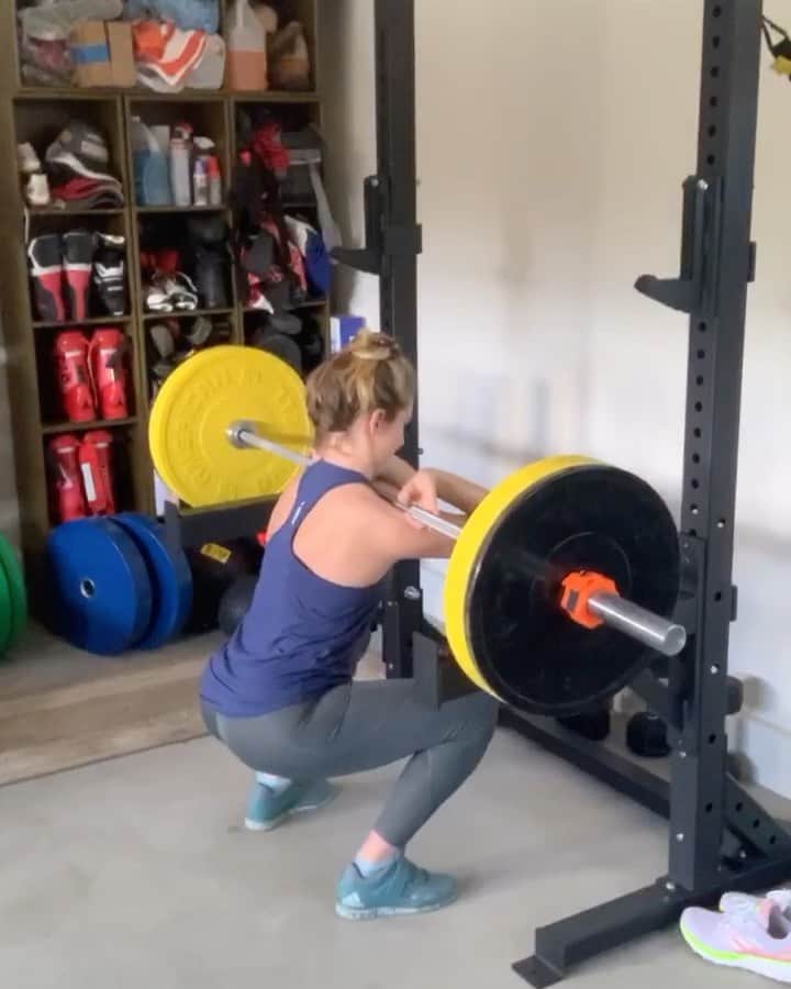 ミカエラ・シフリンのインスタグラム：「💪😅」