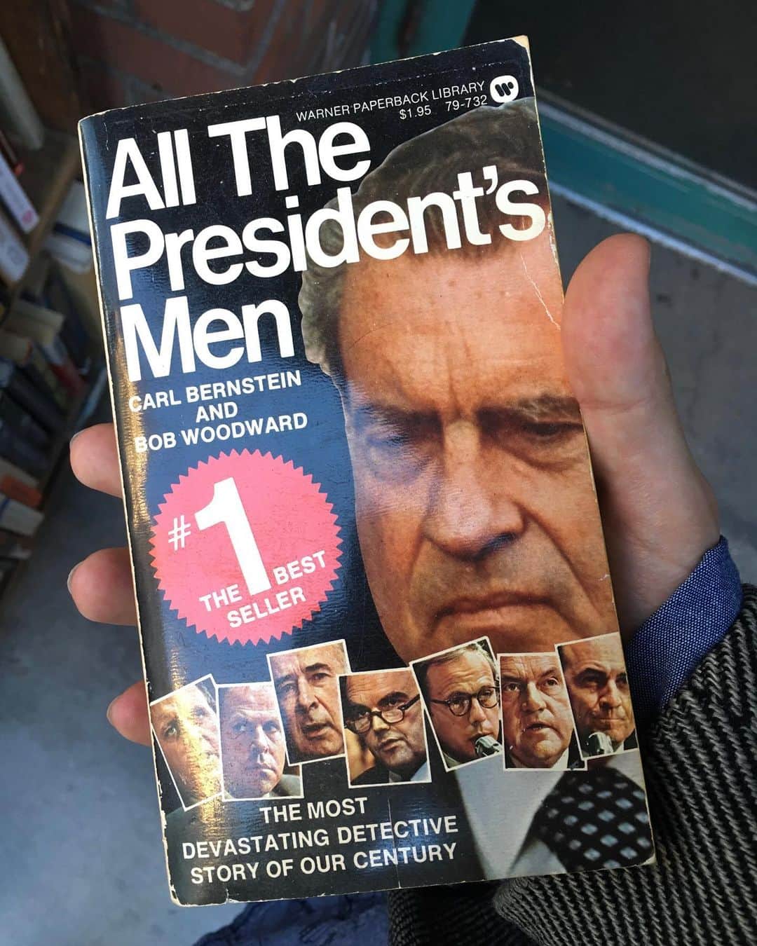 ケンゾーミナミのインスタグラム：「Published today in 1974. .  #allthepresidentsmen #carlbernstein #bobwoodward #watergate」