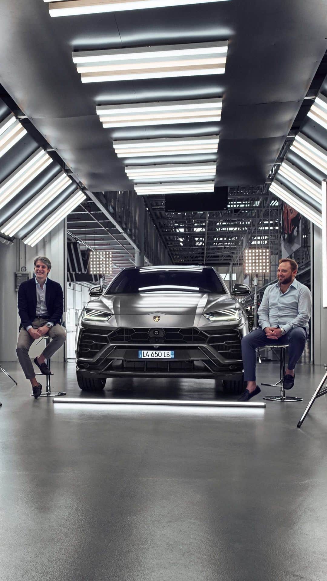 ランボルギーニのインスタグラム：「What kind of personality is linked to the Grigio Keres Matt of Urus? Listen to the answers and try to guess which of the two guests chose it.  #Urus #Lamborghini #UnlockAnyRoad」
