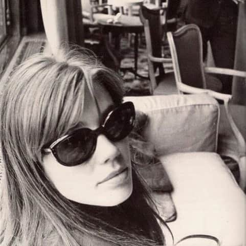 大森美希さんのインスタグラム写真 - (大森美希Instagram)「Françoise Hardy, 60s ‪「永遠のフレンチ・ポップ・アイコン」フランソワーズ・アルディは歌手やシンガーソングライターのみならずモデルや女優としても活躍。彼女の曲とウィスパーボイスは内省的で知的でかっこいい。‬ #francoisehardy #sixties #sixtiesstyle #60sstyle #frenchmusic #fashionphoto #sixtiesmusic #sixtiesfashion #todaysphoto #mood #fashion #mode #fashionicon #photo #monochrome #paris #frenchpop #parislife #フランソワーズアルディ #60年代ファッション #60年代カルチャー #60年代スタイル #フレンチポップ #フレンチポップスのアイドル達 #ファッション #音楽 #パリ #パリ生活 #モノクロ写真 #ファッション写真」6月16日 7時39分 - mikiomori_