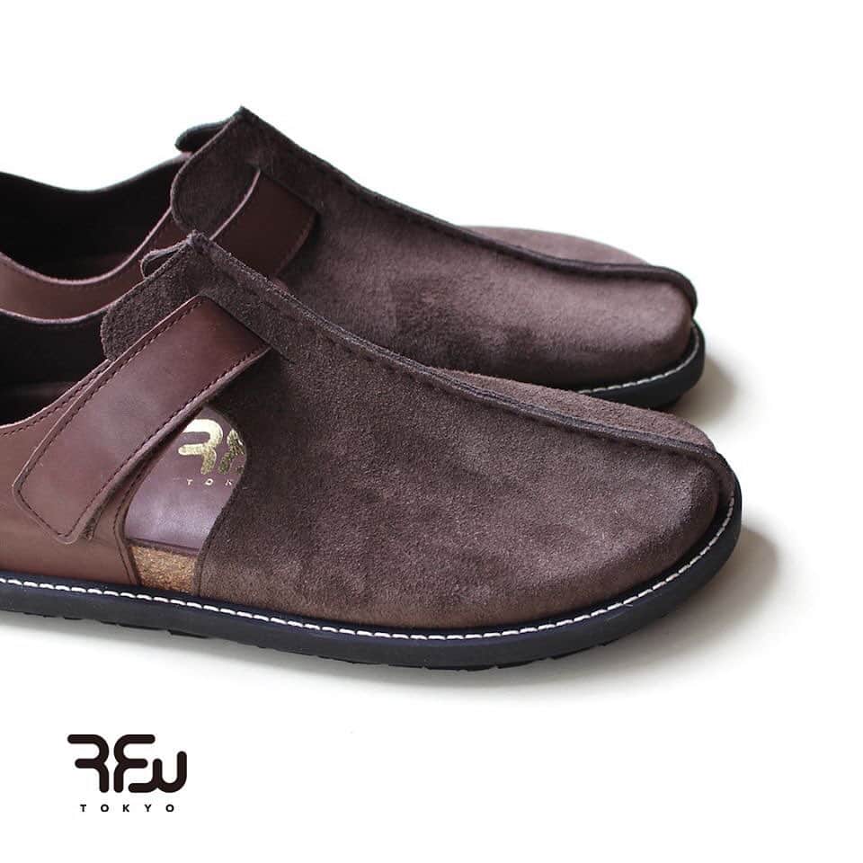 アールエフダブリューさんのインスタグラム写真 - (アールエフダブリューInstagram)「【RFW 2020SS】  PUFFIN 1 CS COLOR:Brown×Brown Price:¥27,000＋TAX MADE IN JAPAN  2020年春夏よりPUFFINシリーズから新型登場！ 甲を覆うアッパーと、センターで縫い合わせるセンターシームを施したPUFFIN 1 CSです。 しっかりと足を保護するアッパーのデザインで年間を通してご着用いただけます。 ストラップは全てマジックテープで微調整が可能です。 ソールは軽量で柔らかく、摩耗製に優れたビブラムソールを使用しており、コバ周りの飛び出したデザインが特徴的でゆったりとしたシルエットです。 全国の展開店鋪、RPM、ONLINE SHOPでお求めいただけます。  www.rfwtokyo.com @rfwtokyo  #rfw #rfwtokyo #rhythmfootwear #sneaker #sneakers #kicks #instashoes #instakicks #sneakerhead #sneakerheads #nicekicks #sneakerfreak #kickstagram #2020ss #spring #summer #renewal #tokyo #rpm #rhythmprimarymarket #japan #puffin #leather #sandal #leathersandal #new #newmodel #newcolor」6月16日 8時00分 - rfwtokyo