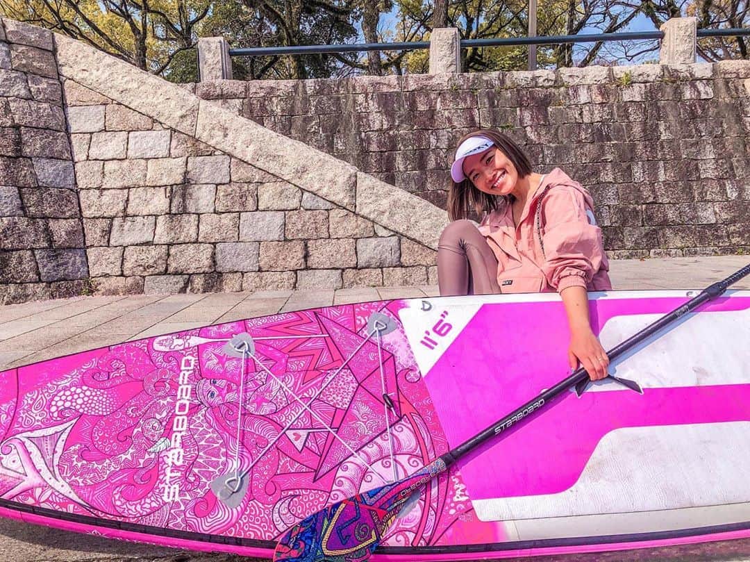 のインスタグラム：「今年のnew-model✨  毎年サップヨガで愛用している @starboard_japan のボードはいつも可愛いデザインでテンション上がる⤴️ . . 広島は川も海もすぐ近くにあって世界でも稀な内海だから穏やかでサップヨガやクルージングにはもってこいなの！  今年はあらゆるイベントが中止になりましたが6月より川や海での定期レッスンは再開しています！  宮古島サップヨガリトリート →7月3.4.5日 →8月28.29.30日  広島定期レッスンにつきましては @hiroshimasupyoga  @magicisland_hiroshima をご覧くださいね。 もしくはDMください。  全国のサップヨガ開催場所につきましては @japansupyogaassociation でインストラクター検索してみてくださいね。  主な定期開催場所👉🏼👉🏾 関西→ @sayaka38y  熱海→ @aaaki_na  宮崎→ @sup_yoga.miyazaki2017  沖縄→ @shiho.calmlyokinawa  @nonkomiya  協会理事長もハレクラニで開催してます！ @ri2kotanaka  今年も楽しい楽しい夏になりますように💜  #日本サップヨガ協会 #日本サップヨガ協会公認インストラクター #マジックアイランド広島 #原爆ドーム#広島#広島観光 #トレーニング女子 #サップヨガ#サップボード #ウエスト痩せ #ダイエット#ヨガジョ#supyoga#supyogagirl #suryoga#sup#training #starboard #roxyjapan  #yogalife #yogainstructor」