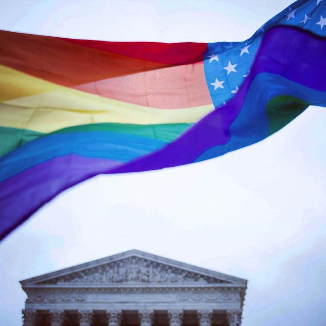 ザカリー・クイントのインスタグラム：「so grateful for the historic supreme court victory today. but this should serve only as a call to action for every member of the LGBTQ+ community to continue our fight on behalf of one another - and particularly on behalf of our trans siblings and particularly trans people of color - who are so especially vulnerable even in light of this ruling. unity is our only hope. rise up WITH and FOR one another at every opportunity and DO NOT STOP!  #blacktranslivesmatter  #blacklivesmatter  #lgbtq  #lgbtqpride」
