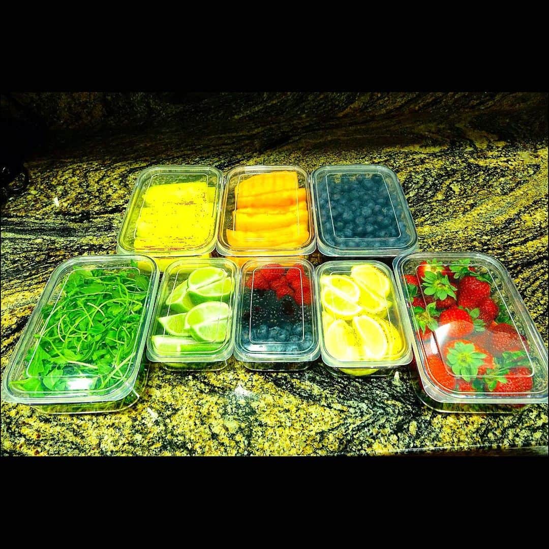 Lustrowareさんのインスタグラム写真 - (LustrowareInstagram)「Pack your all fav fruits and vegetables. Available on our amazon store. #healthylifestyle #healthyfood #healthyliving #foodcontainer #mealprep」6月16日 8時33分 - lustroware