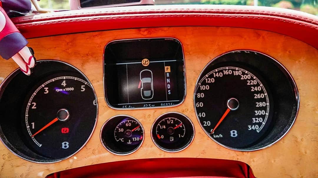 J-Auto Showさんのインスタグラム写真 - (J-Auto ShowInstagram)「Bentley Continental GT interior  #BentleyContinentalGT #BentleyContinental #Bentley #ベントレーコンチネンタルGT #ベントレーコンチネンタル #ベントレー #🚙 #jautoshow #modifiedcar #car  #カスタムカー #スーパーカー #外車 #高級車 #leatherseat #レザーシート #本革 #leather #red」6月16日 8時56分 - jautoshow