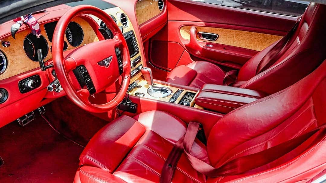 J-Auto Showさんのインスタグラム写真 - (J-Auto ShowInstagram)「Bentley Continental GT interior  #BentleyContinentalGT #BentleyContinental #Bentley #ベントレーコンチネンタルGT #ベントレーコンチネンタル #ベントレー #🚙 #jautoshow #modifiedcar #car  #カスタムカー #スーパーカー #外車 #高級車 #leatherseat #レザーシート #本革 #leather #red」6月16日 8時56分 - jautoshow
