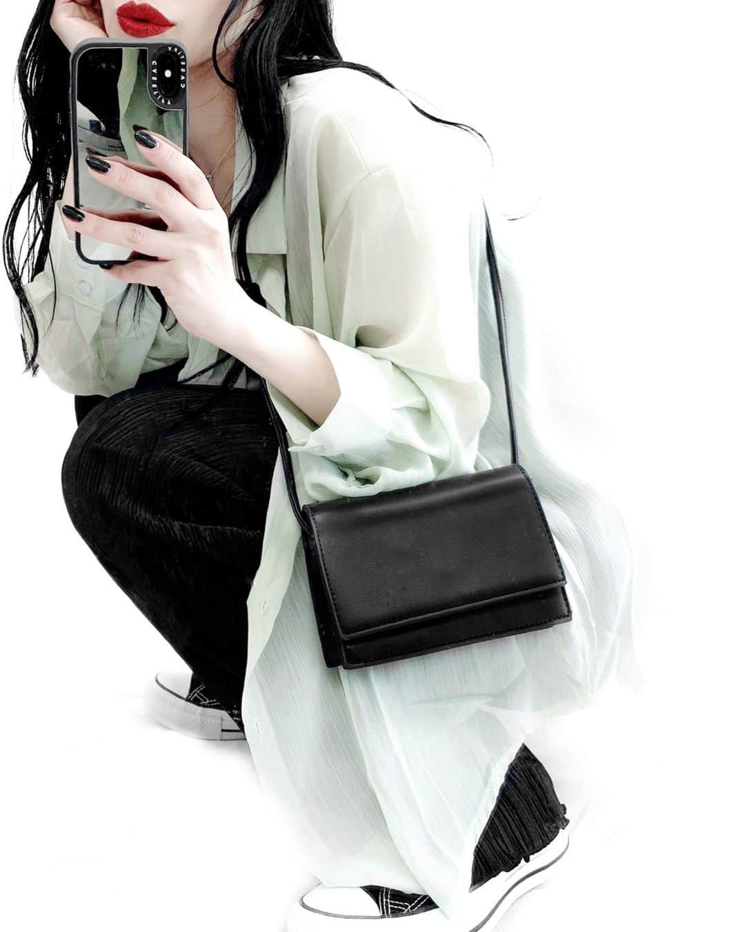 lve_xxxxのインスタグラム：「.﻿ .﻿ @lveu.official ﻿ 💁🏻‍♀️ＩＮＦＯＲＭＡＴＩＯＮ 📢﻿ ﻿ NEW ARRIVAL ﻿ 2020.06.021 (SUN) 21:00〜 ﻿ ﻿ 🈟 Square shoulder bag﻿ BLACK / WHITE / PINK / MINT / BLUE﻿ ﻿ 今回は、LVEU.では珍しく﻿ ｶﾗﾊﾞﾘ豊富にﾁｮｲｽしてみました🎨﻿ ﻿ ｺｰﾃﾞのﾎﾟｲﾝﾄに1ｱｲﾃﾑ色物入れると﻿ お洒落感増すかと🙆‍♀️﻿ ﻿ 私は安定にBLK買っちゃったけど😂爆﻿ ﻿ ｺｰﾃﾞはお気に入りの組み合わせ﻿ 色物ﾌﾞｰﾑが到来しており﻿ LVEU.でもﾁｮｺﾁｮｺ色物入荷予定です🎨﻿ ﻿ ﻿ ﻿ #LVEU. #newarrivals ﻿ #Squareshoulderbag #Square﻿ #shoulderbag ﻿ #🖤 #🤍 #💚 #💙 #💖﻿ ﻿」