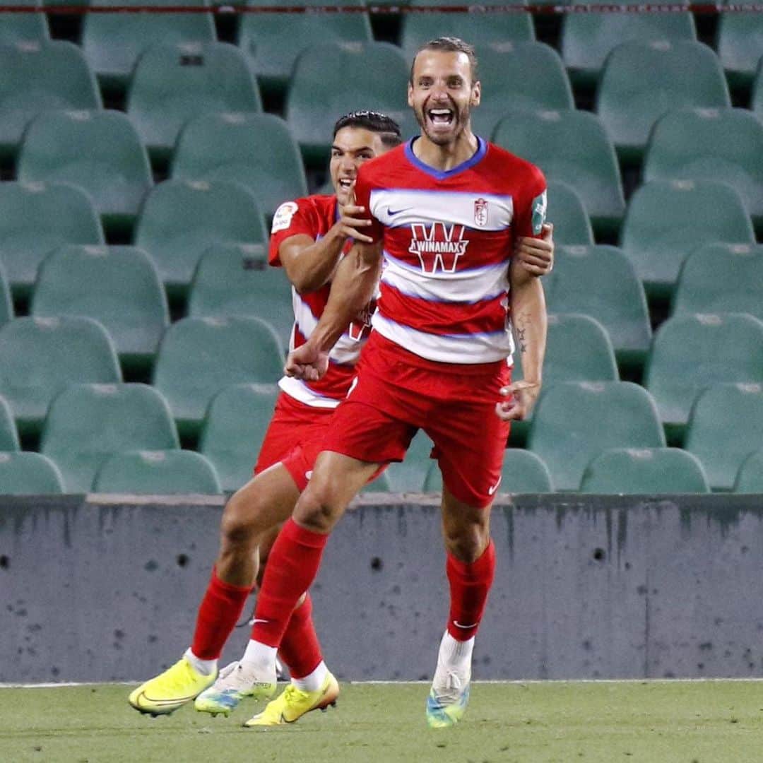 ロベルト・ソルダードのインスタグラム：「Creímos hasta el final...¡y seguiremos creyendo hasta el último minuto!  SUPERTEAM  #VamosmiGranada #EternaLucha 🔴⚪」
