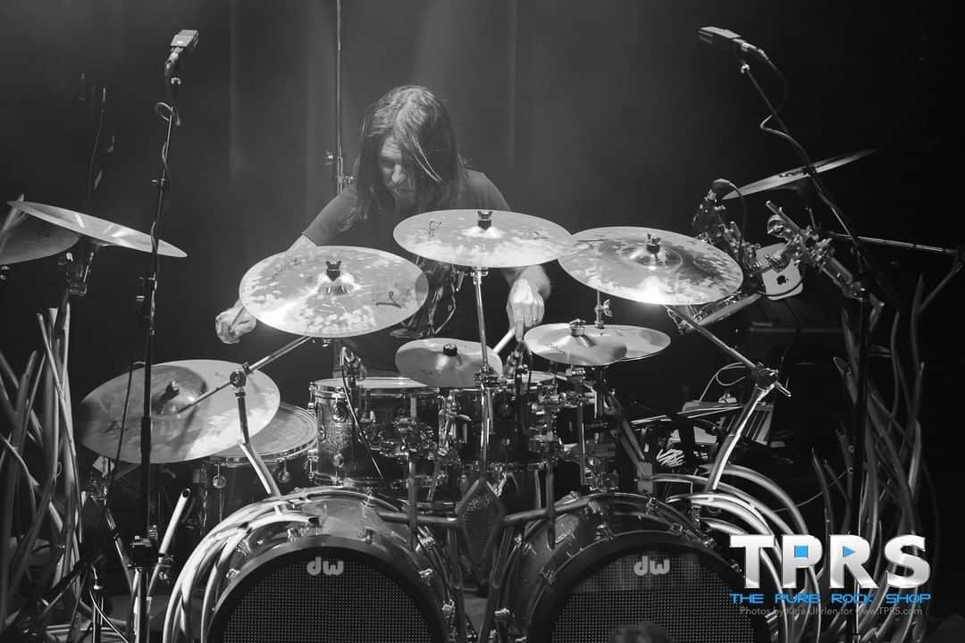 Queensrycheさんのインスタグラム写真 - (QueensrycheInstagram)「Casey at Roxian Theatre in Pittsburgh (photo credit Kara Uhrlen for The Pure Rock Shop) #queensryche #theverdicttour #roxiantheatrepgh #caseygrillo #kickassdrummer #talentedmusician #greatguy #lotus #customdrumkit #sawbladheaddesigns #dwdrums #rychersrule #wemissyouall❤️」6月16日 9時30分 - queensrycheofficial