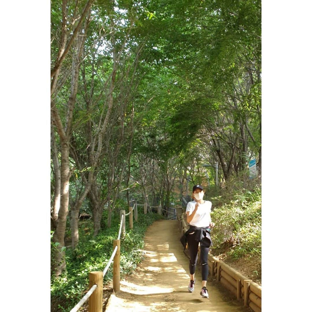 ソ・ユジンさんのインスタグラム写真 - (ソ・ユジンInstagram)「공원가는길은 무척흐렸는데 돌아오는길에 햇살이 정말 좋았다 ~ #아침운동 am7:00」6月16日 9時52分 - yujin_so