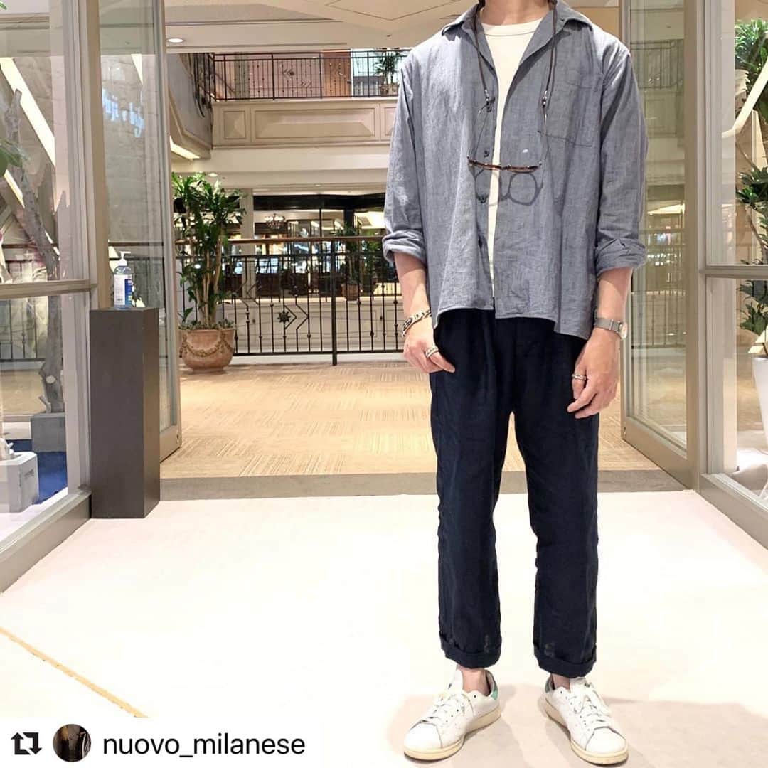 のインスタグラム：「Thank you @nuovo_milanese ! #Repost @nuovo_milanese with @make_repost ・・・ 今シーズンはシャツアウターがおすすめ！ 合わせた @chad_prom のパンツも汎用性が高くお気に入りです(^^) ・ ・ ・ #シャツアウター#シャンブレーシャツ#オープンカラーシャツ#キャンプカラー#individualizedshirts#インディヴィジュアライズドシャツ #chadprom#チャドプロム#PINE #パイン#グラスコード#champion#チャンピオン#stansmith#スタンスミス#adidas」