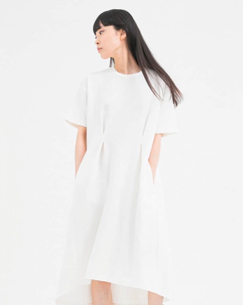 岡本愛梨のインスタグラム：「@ragandbone 👗👖👡 ・ ・ ・ ・ #ragandbone #dress  #初の日本国内向けのECサイトがオープン #ec  #素敵なお洋服を着させていただきました #thankyou」