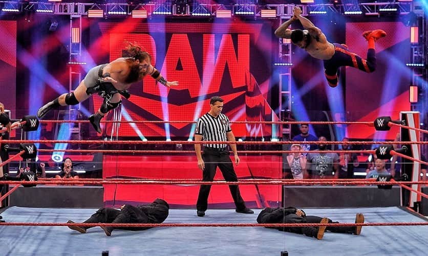 WWEさんのインスタグラム写真 - (WWEInstagram)「The Viking Profits had some backup tonight in the form of The Big Show!!! #WWERaw」6月16日 9時58分 - wwe