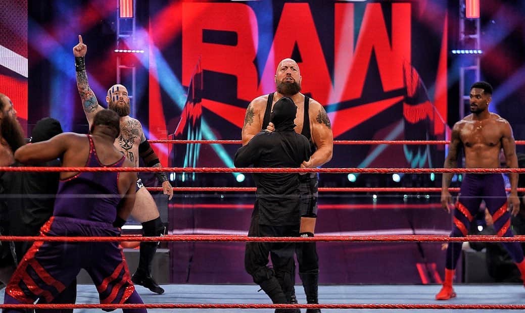 WWEさんのインスタグラム写真 - (WWEInstagram)「The Viking Profits had some backup tonight in the form of The Big Show!!! #WWERaw」6月16日 9時58分 - wwe