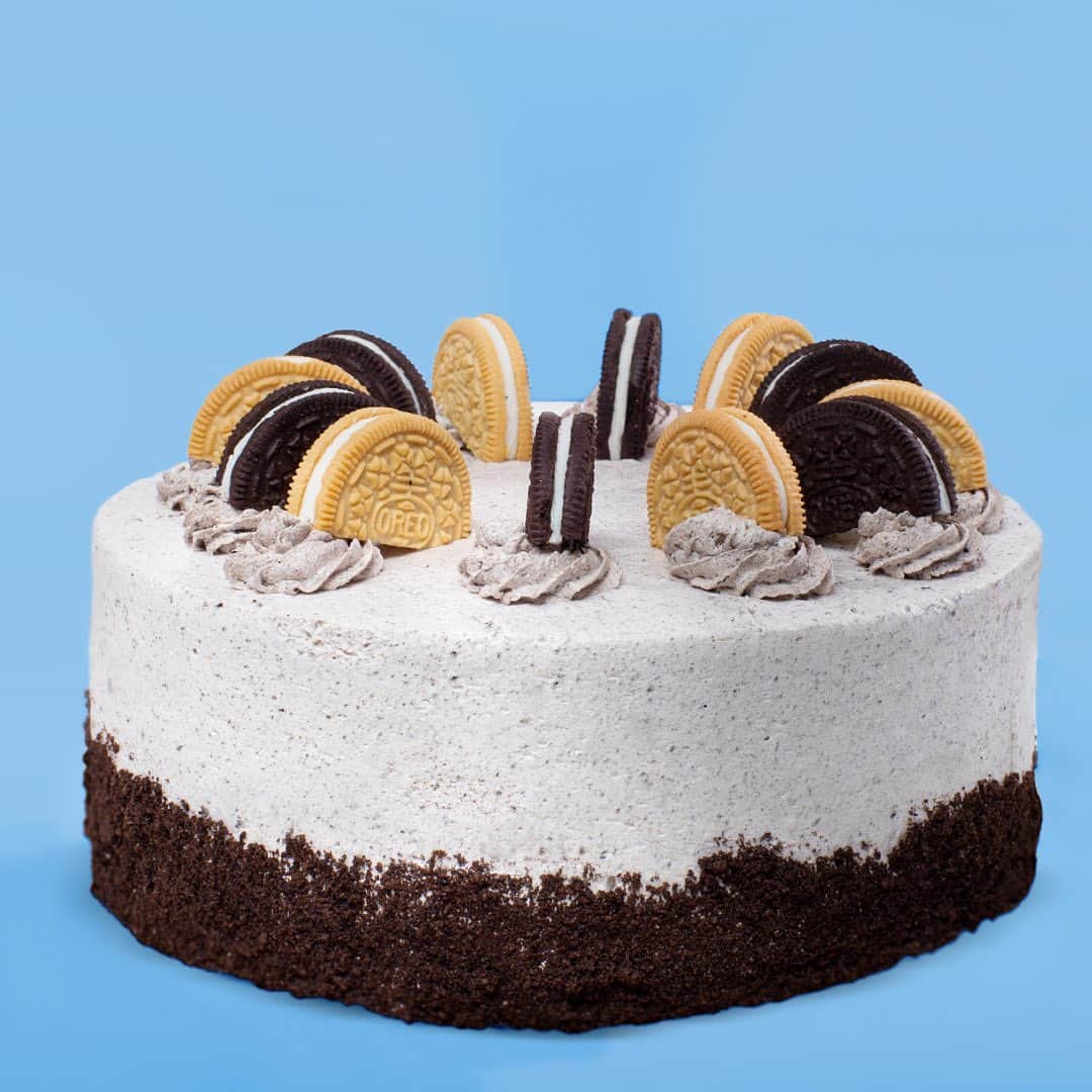 コールド・ストーン・クリーマリーのインスタグラム：「Don't forget to get dad something really sweet this year! 🎉💕 Celebrate Father's Day on June 21st with an OREO® Cookies & Cream Extreme Ice Cream Cake! Order online today.」