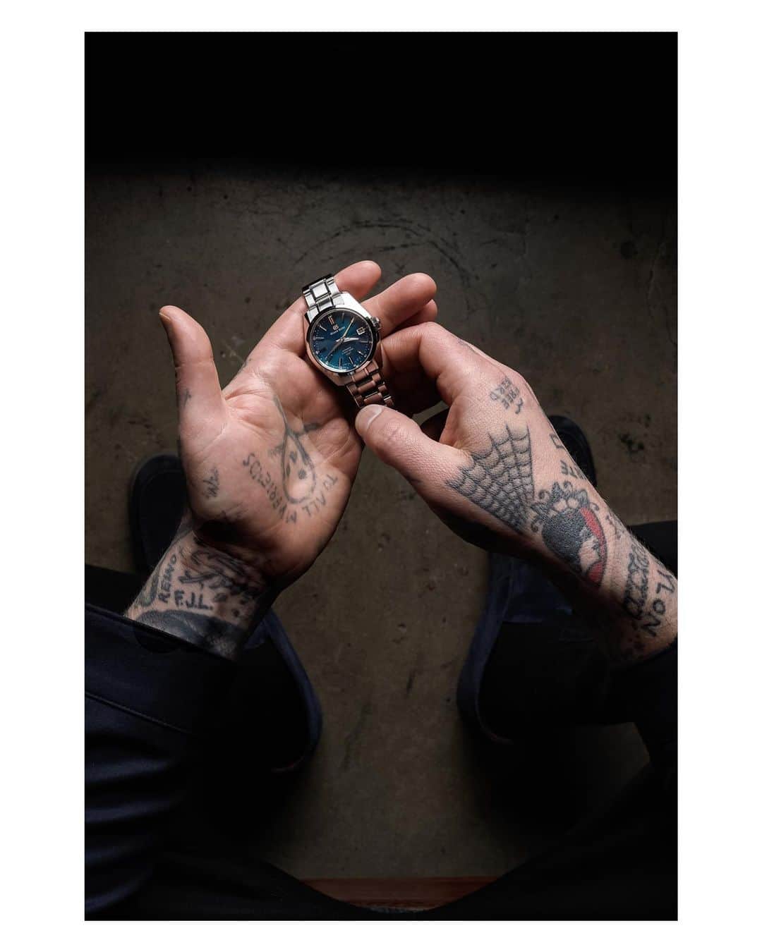 Pete Halvorsenのインスタグラム：「Just a day before the travel ban and a few days before the stay-at-home order took hold around the world, I was on an assignment for @hodinkee. I found myself in an amazing space in DTLA shooting the artist Wes Lang for volume 6 of @hodinkeemag . .  It feels like 2 years ago (it was just 3 months)…before face-masks, ventilators, protests and Zoom became a household word. Sometimes I just take photos, other times I get an opportunity to get to know the artist. Thanks to @benclymer ‘s interview style, we spent a half the day in Wes’ studio then went to tacos around the corner. It was inspiring to hear about the Wes Lang journey, Why watches play such a big part in his life and how he looks at his own art pieces.  Ben is much better with words than I am, so for the entire interview check out the magazine - but here are a few of the photos that you’ll find in the spread.  Thx to @sjpulvirent , @superphilnomenal , @benclymer and @leicacamerausa for making this shoot go smoothly.」