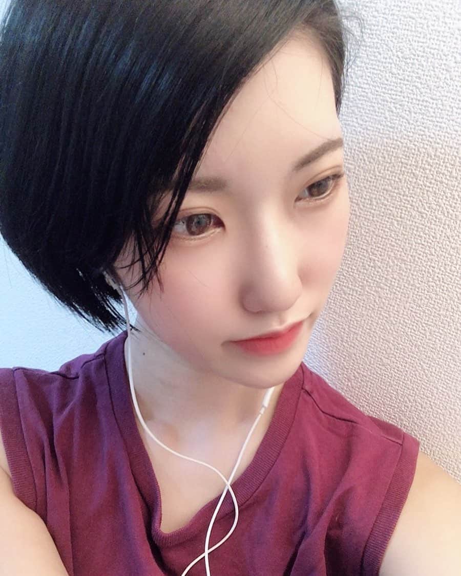東条蒼のインスタグラム：「＊ ・ ・ ・ 髪型ひとつで人は変わりますね。 ・ ・ わたしは、前髪が好きだからなかなかやらないけども。 ・ ・ おでこ出せる人は美人で羨ましいです👏👏 ・ ・ 20代後半までにだせるように、おでこと眉毛を磨きます笑笑 ・ ・ ・ ・ ・ #東条蒼 #クルーズグループ #セクシー女優 #av女優 #メガネ女子 #黒髪 #ショートヘア #あおたん　#teamメレンゲ #followｍe #following #japan #girl #photooftheday #tagsforlikes #instalike  #台湾 #香港 #粉我 #拍照 #照片 #人像攝影」