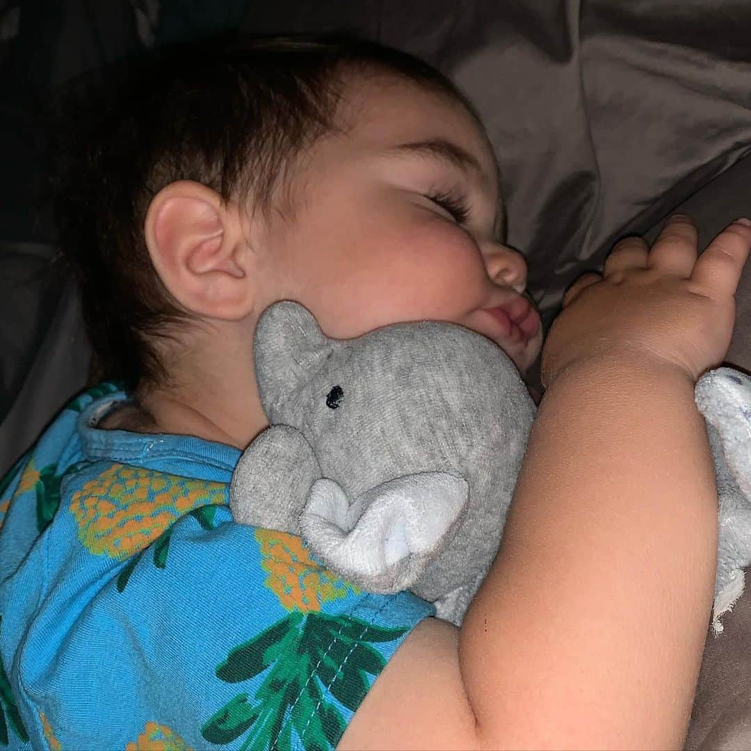 ディーナ・ニコール・コルテーゼのインスタグラム：「Just a boy and his Ellie ❤️❤️🐘」