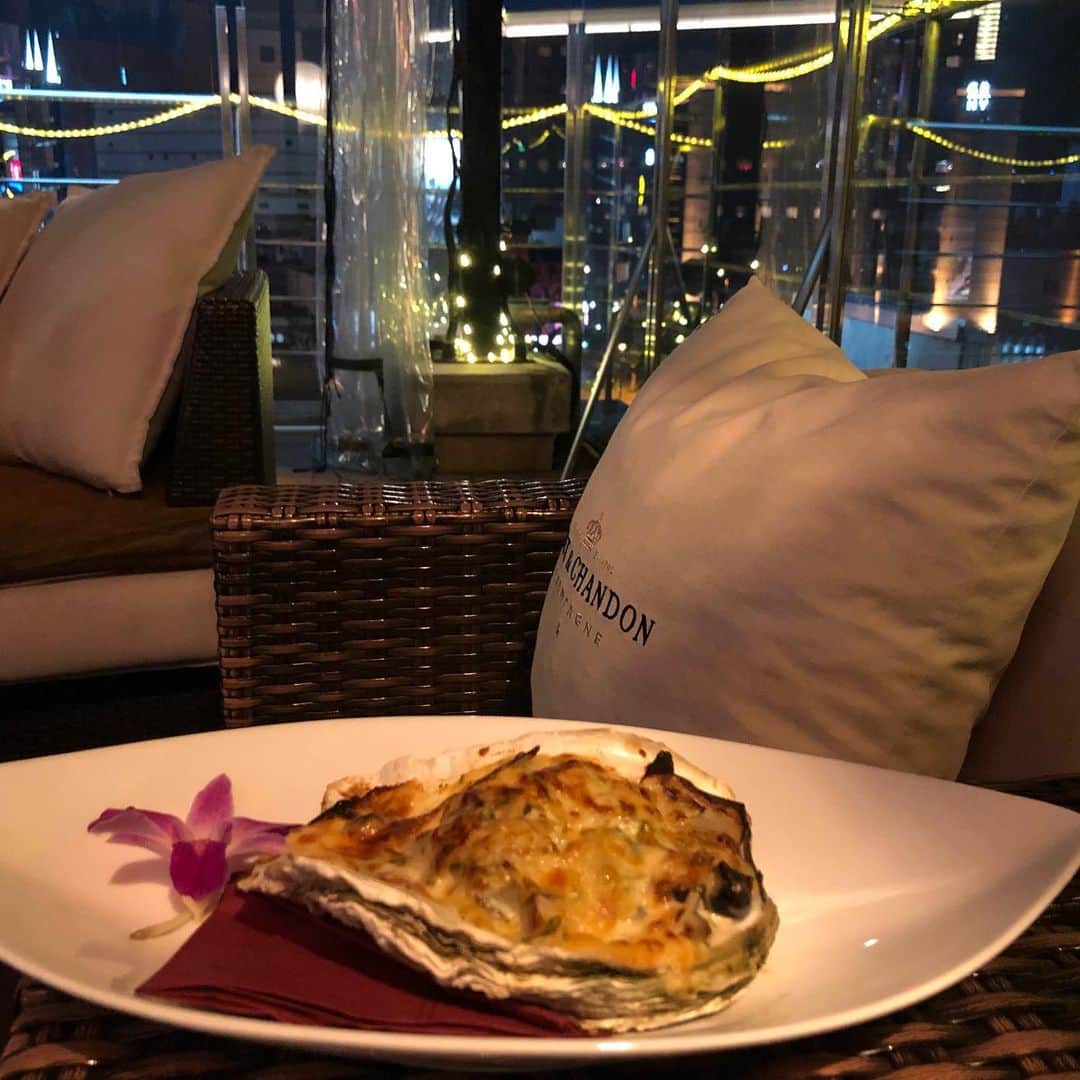 山本華世さんのインスタグラム写真 - (山本華世Instagram)「春吉のウタマロにて。外での食事しながら、福岡を盛り上げるお話し、有意義な時間に参加させて頂きました。ありがとでした。 #ワンチーム #福岡　#春吉  #utamaro  #バータービレッジ #大名盛り上げ隊 #山本カヨ #福岡大好き #九州大好き #コロナに負けるな」6月16日 11時26分 - kayo_092