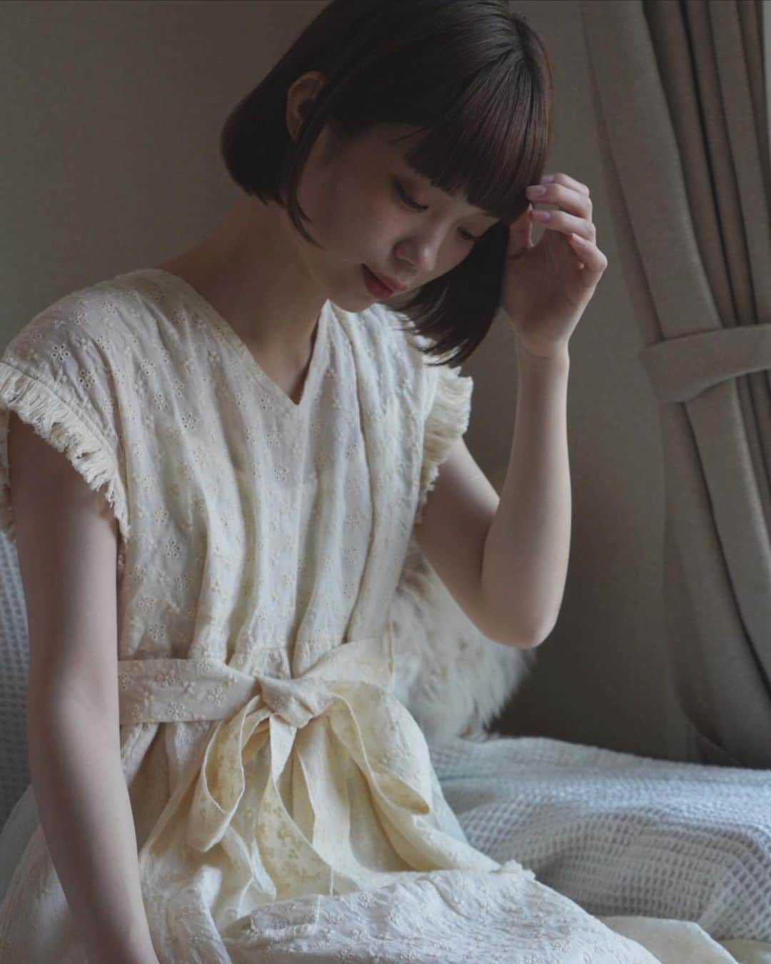 waco⭐️CHACOのインスタグラム：「CHACO花柄刺繍ワンピース 50枚限定で明日6/17夜21:00〜 ONLINE SHOPにて販売開始  帽子とセット👒のものもございます。 お袖と裾のフリンジがとっても可愛くできてお気に入りです❣️」