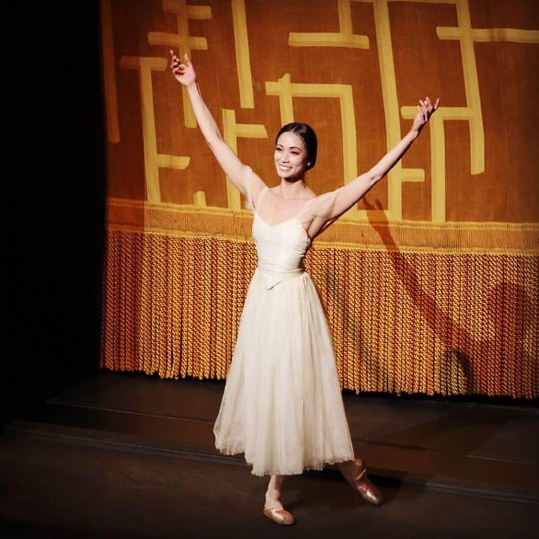 のインスタグラム：「#stellaabreraday  Let’s all celebrate this beauty♥️👏🏻♥️👏🏻♥️👏🏻 ・ Stella would have giving her farewell performance as Giselle with @abtofficial. So much love and respect for you and you have inspired all of us, thank you! Congratulations for your wonderful career!! ・ ・ ABTの親友/バレリーナ、ステラの引退公演が行われるはずでした… バレエ団の皆んなから愛され、尊敬された素晴らしいバレリーナ。たくさんの感動をありがとう♥️ ・ Love you!! ・ @stellaabreradetsky ・ ・ #stellaabrera #beauty #respect #celebrate #celebration #love #congratulations」