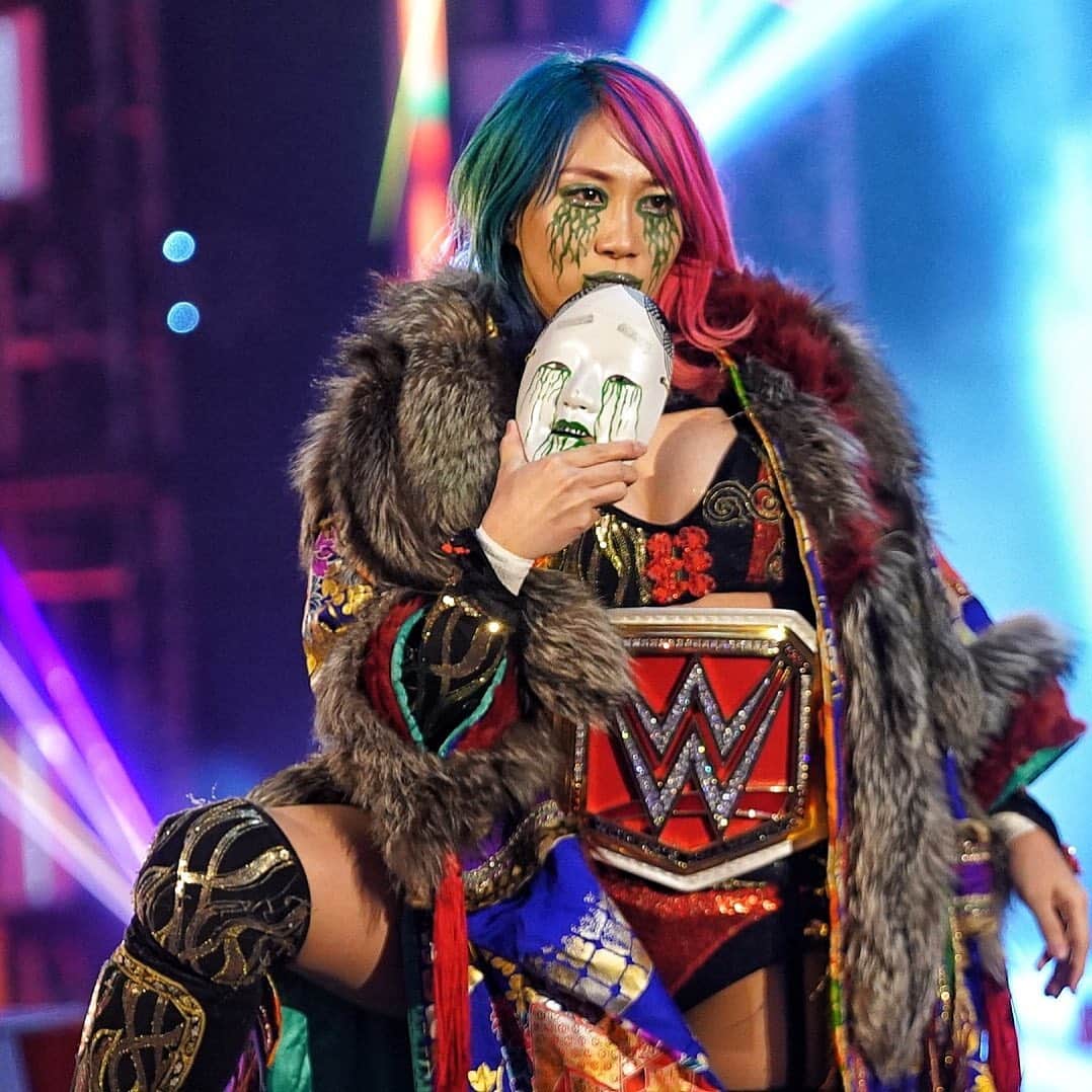 WWEさんのインスタグラム写真 - (WWEInstagram)「Just one night after #WWEBacklash, @wwe_asuka is in a rematch with @niajaxwwe! Can she successfully defend the #WWERaw Women’s Championship tonight?!」6月16日 11時40分 - wwe