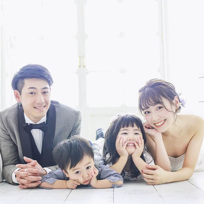 CLAIREのインスタグラム：「family photo✨ ・ @clairebridalstudio」