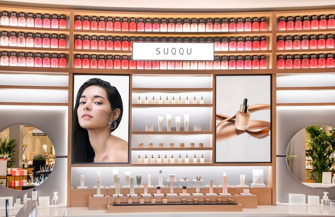 SUQQU公式Instgramアカウントさんのインスタグラム写真 - (SUQQU公式InstgramアカウントInstagram)「New open SUQQU has  opened a new counter at the world’s first department store, Le Bon Marche Rive Gauche! . SUQQUは、パリを代表する高級百貨店「ル・ボン・マルシェ」にフランス1号店をオープン致しました。  世界首家百貨公司Le Bon Marché Rive Gauche，SUQQU專櫃全新開幕。  #SUQQU #スック #cosmetics #jbeauty」6月16日 12時00分 - suqqu_official