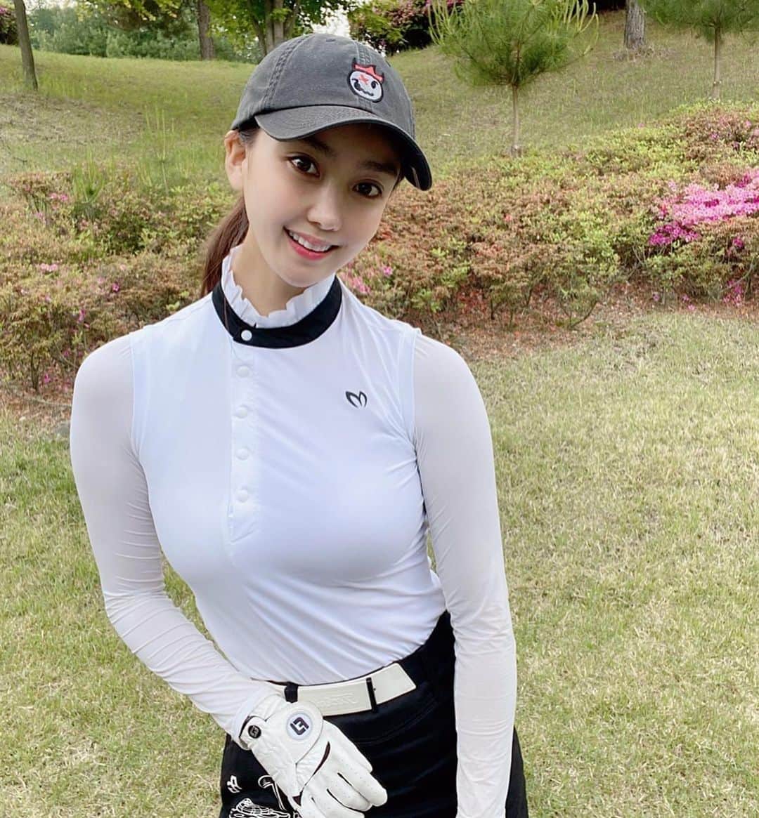 BodyON Koreaさんのインスタグラム写真 - (BodyON KoreaInstagram)「Wow!! @yoyoyo_91 👍😎💕 | | 🔥생각과 삶이 멋진 #운동 피플들을 바디온코리아는 응원합니다! | | 🍀자신 or 주변 지인 중에 짐패션 핫피플 계시면 #바디온코리아 or DM 보내주세요📩 | | #골퍼 #골스타그램 #골프레슨 #스윙 #golf #전신샷 #거울샷 #운동녀 #골프연습장 #몸스타그램 #유지어터 #다이어터 #몸짱 #눈바디 #인스타골프 #헬린이 #다이어트자극사진 #golfstagram #셀카놀이 #healthy #운동스타그램 #셀스타 #골프 #필드」6月16日 12時00分 - bodyonkorea