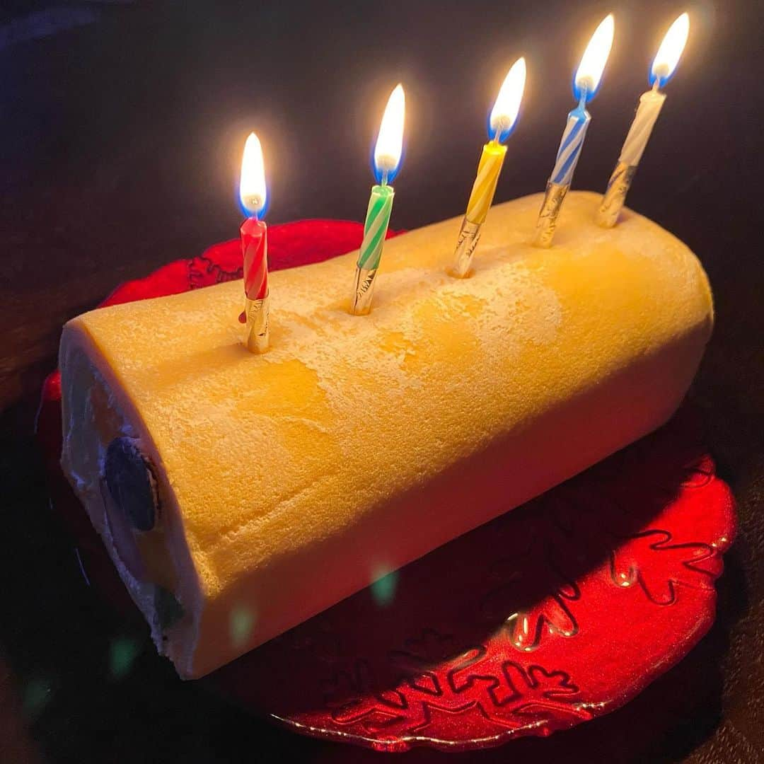 鮫島彩さんのインスタグラム写真 - (鮫島彩Instagram)「・ ・ 本日33歳の誕生日を迎えました🎂 ・ ・ 昨年のW杯からもう一年も経つだなんて月日が流れるのは本当にあっという間。 一日一日を大切にサッカーにもプライベートにも精一杯エネルギーを注いでいこうと思います💪 ・ ・ プライベートはひとまず新聞の購読を始めてみました🙋‍♀️ ・ ・ 日頃より応援本当にありがとうございます😊 これからもよろしくお願いします！」6月16日 12時11分 - aya_sameshima