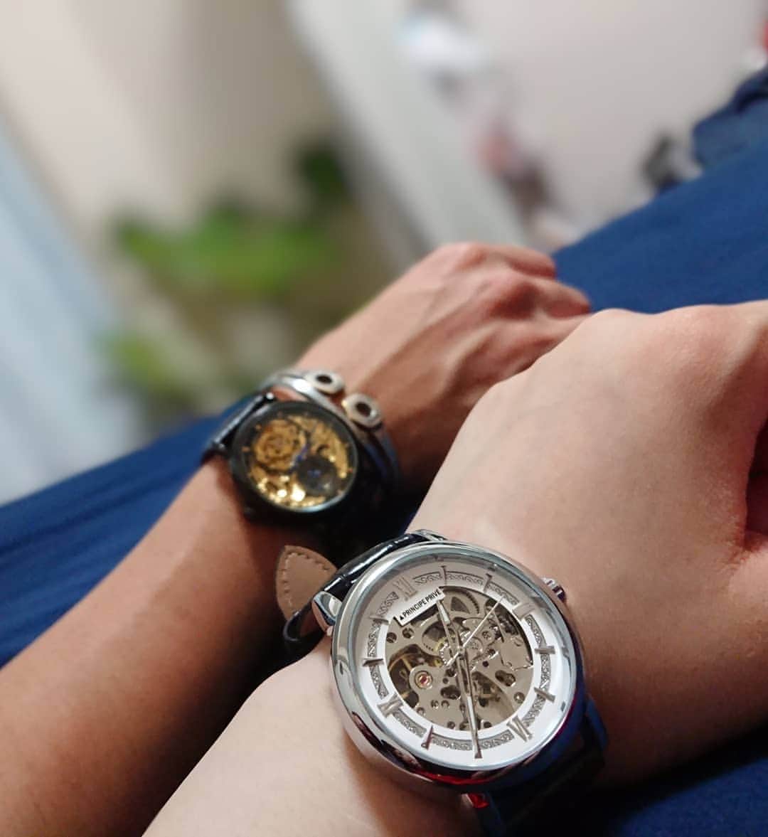 松浦麻里奈さんのインスタグラム写真 - (松浦麻里奈Instagram)「#ペアウオッチ にも良いねーっっ😍✨ プリンチペプリヴェの時計【 @principewatches 】  45mmのスケルトンフェイスと ムーブメントである手前のは前からあって、 シルバータイプの機械式時計を新しくゲット⌚❤️ . . .  くるくる回る、オープンハート いつまでも見ていられるくらい精巧な作り🤗✨ ムービー🎥スワイプしてね🎵  男女兼用でも、カッコいいし 一つ持ってただけでも色んなコーデに合いそうだわ！！ . 他にも沢山時計あって、迷う～🌀 . . 続々と最新入荷してるし、 海外時計の輸入総代理店のプリンチペプリヴェは 他にもサングラス、世界各国から選りすぐった、 時計、靴、バックなどなど、  ナショナルブランドの最新モデルは こちらから見れるよ✨😁👍 公式プリンチペプリヴェ【 @principeprive 】 .  #時計 #お揃い #プリンチペプリヴェ  #⌚️ #ウォッチ #腕時計 #時計好き #腕時計くら部 #watch #watchlover #時計ブランド #最新モデル #最新作 #新商品 #表参道 #原宿 #Japaneseartist #Italy #usa #swiss #限定モデル #靴 #バック #fashion #ファッション #お洒落 #オシャレ #fashiongirl #pr」6月16日 12時16分 - ay114.831m