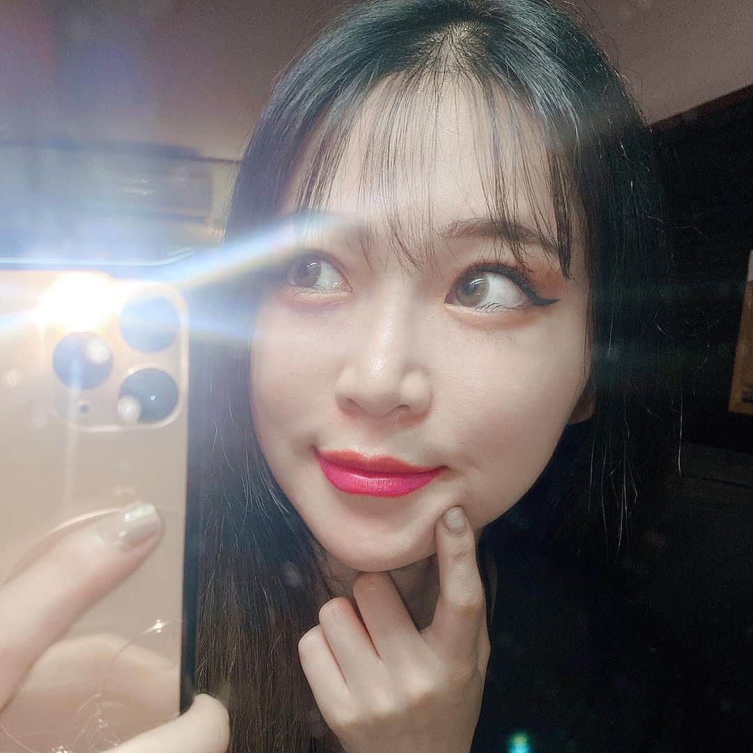 DJ mariennuのインスタグラム：「ビーガンリップ💋 この前の撮影で　@bareminerals_jp  のlip上下別の色使ったんだけどどちらも可愛すぎて発色凄い良くてお気に入りすぎる☺️💄」
