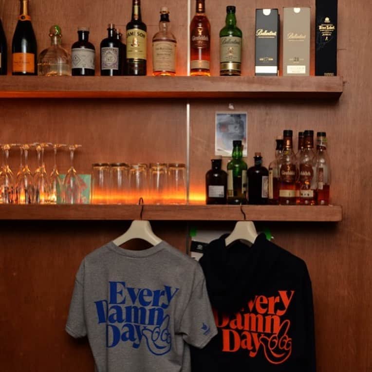 HereNowさんのインスタグラム写真 - (HereNowInstagram)「Enjoy high-fidelity sound at Kompakt Record bar owned by a member of a popular local DJ crew in Seoul. As the name Kompakt Record Bar suggests, this bar is quite small, but with DJ events on weekends, beer, wine, whiskey, and more, there is a lot to like about this place. @kompaktrecordbar 🎧📀📀💿🎼 * ソウルの人気DJクルー・360 SOUNDSのメンバーが運営する、本格的なサウンドが楽しめるDJバー  #herenowcity #herenowseoul #bestplacestogo #places_wow #awesomeearth #roamtheplanet #placestovisit #destination_wow #amazingplaces #beautifuldestination #dametraveler #recordshop #vinyl #vinyloftheday #recordcollection #vinylcollection #vinylporn #instavinyl #vinylcollector #vinyladdict #vinyllover #seoul #ソウル #ソウル旅行 #서울 #한국 #꼭가볼 #명소 #韓國自由行 #首爾」6月16日 12時36分 - herenowcity