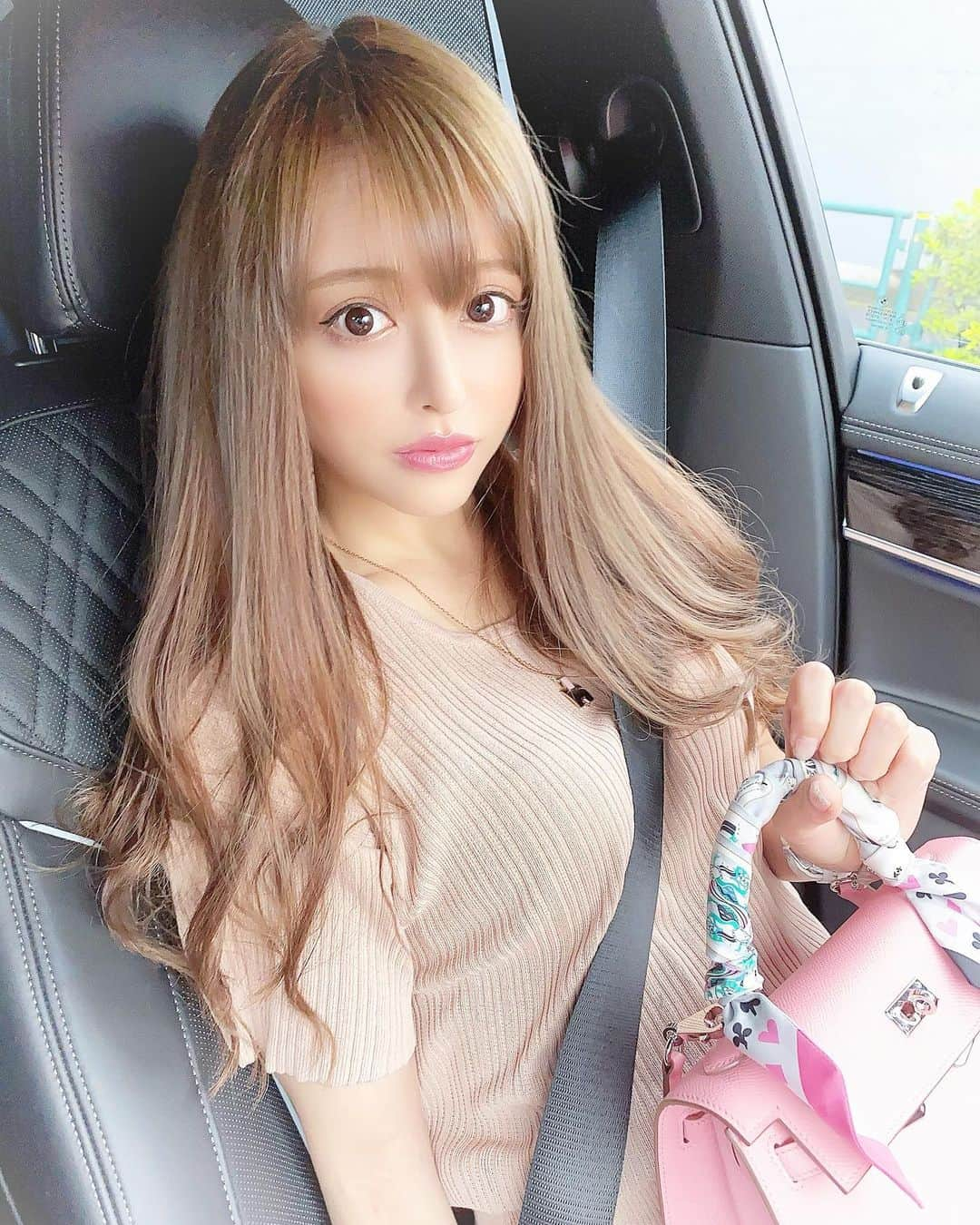 ririさんのインスタグラム写真 - (ririInstagram)「🚘♡🐸 今日も暑いね😵🥵☀️ キツいょ😭😭😭 ご報告♡あります👇💕 皆さま💕 @pole_dancer.riri の アカウントでもお知らせしましたが💡 六本木⭐️JAIL ⭐️ Showのお店がopenします🤔 そこでRIRI Special Showを 毎週火曜日♡やらせていただくことに なりましたぁ🤗‼️ ポールダンス &ダンスの Special Show‼️ 今必死に考えて練習してます🤣 またみんなにあえる場所が できたのですっごく嬉しい😆😂😃 ポールダンス みにきてほしいなぁ🤤 そこで‼️ 7/3.4レセプションがあります！ すでにたくさんの ご予約ありがとうございます😊 VIPシートはほぼ完売ですが 調整できるかもです🤔‼︎🙇‍♀️ので ご希望の方はDMください⭐️ エントランス5000円💋 あたしのチーム"PiNK"は 21:40〜ショーになります‼︎ ぜひみなさま遊びに来てください⭐️ もちろん！火曜日も 毎週いるよん♡🐸♡ 完全予約制なので @pole_dancer.riri に DM下さい！ お待ちしております⭐️😘💕 #love #dance」6月16日 12時46分 - riri.ribon