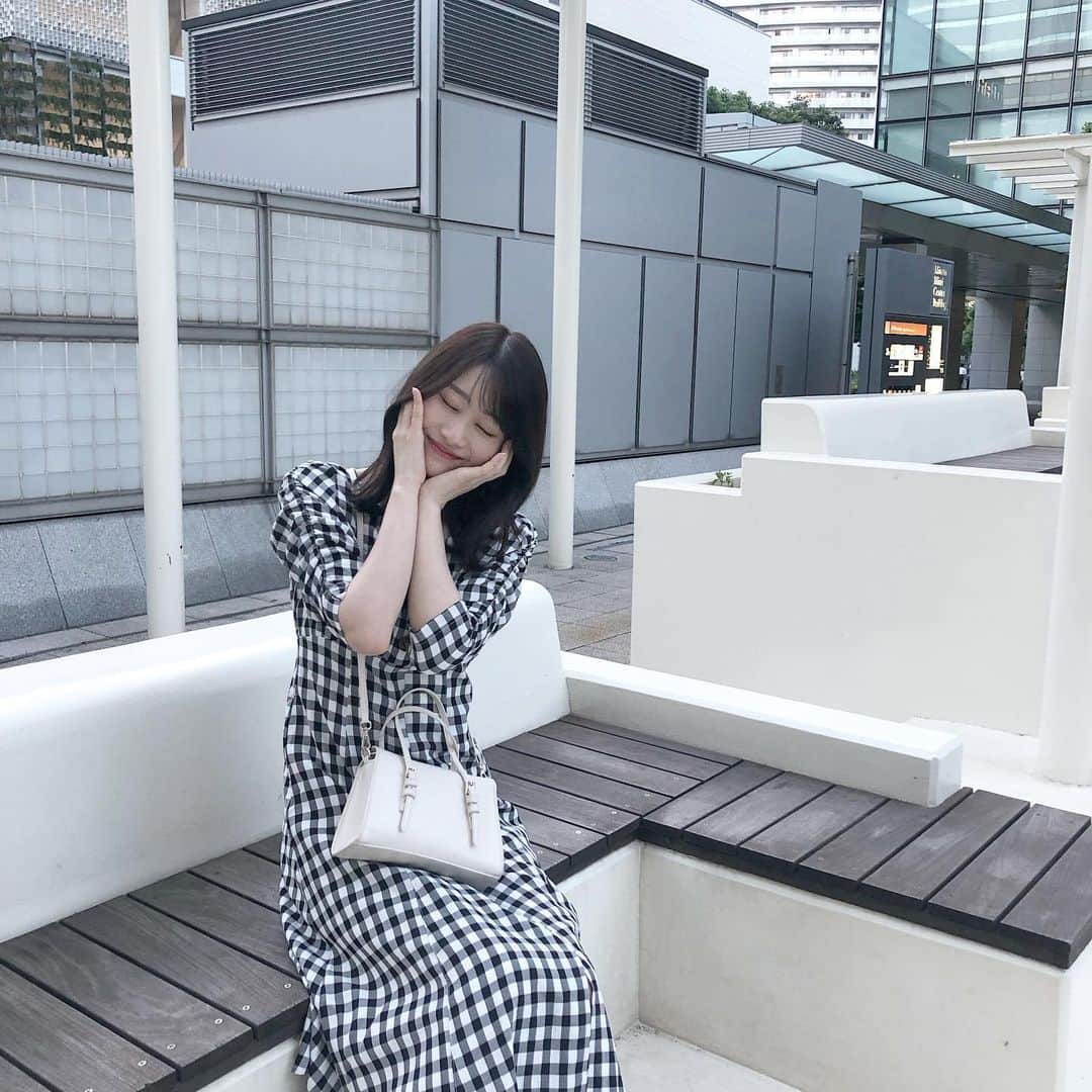 笹岡郁未のインスタグラム：「♥︎ このワンピースお気に入り🤍🖤 この可愛さで3900円😳 ちなみにバッグも2900円😂 安くて可愛いもの大好きです❤️笑 ． #ootd #ワンピース #nostalgiajp #zara」