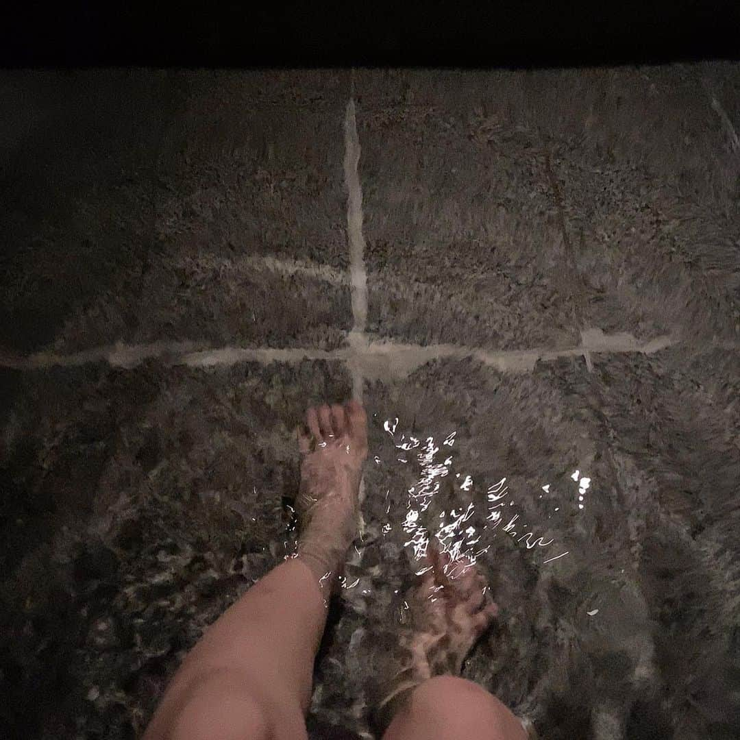 國井紫苑さんのインスタグラム写真 - (國井紫苑Instagram)「夜の足湯♨️」6月16日 22時23分 - ciopiiiii