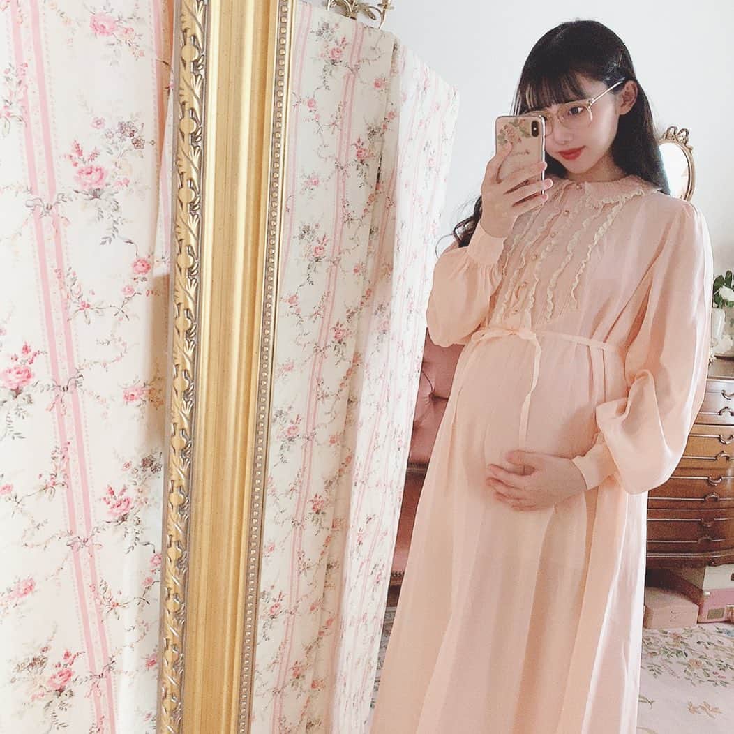 酒元麻衣（まいへー）のインスタグラム：「早く会いたいな👶🏻♡ 今2500グラムくらい、 もう少し頑張って大きくなってね♡」