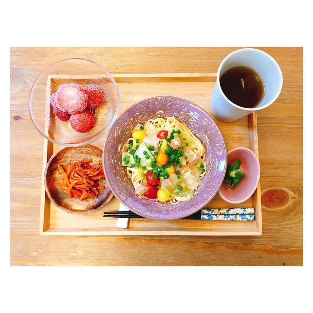 芹澤優さんのインスタグラム写真 - (芹澤優Instagram)「・ ・ 昨日たくさん褒められて調子のって今日も朝ごはんがんばっちゃった♡ ・ #レタスとトマトのペペロンチーノ  #作り置きキュウリのナムル #作り置きニンジンのきんぴら #冷凍スカイベリー #from栃木 #ポケマルシェ #コーン茶はむくみ対策 #意識高すぎ芹澤さん #オレンジページ風」6月16日 22時27分 - seriko_is_no.1