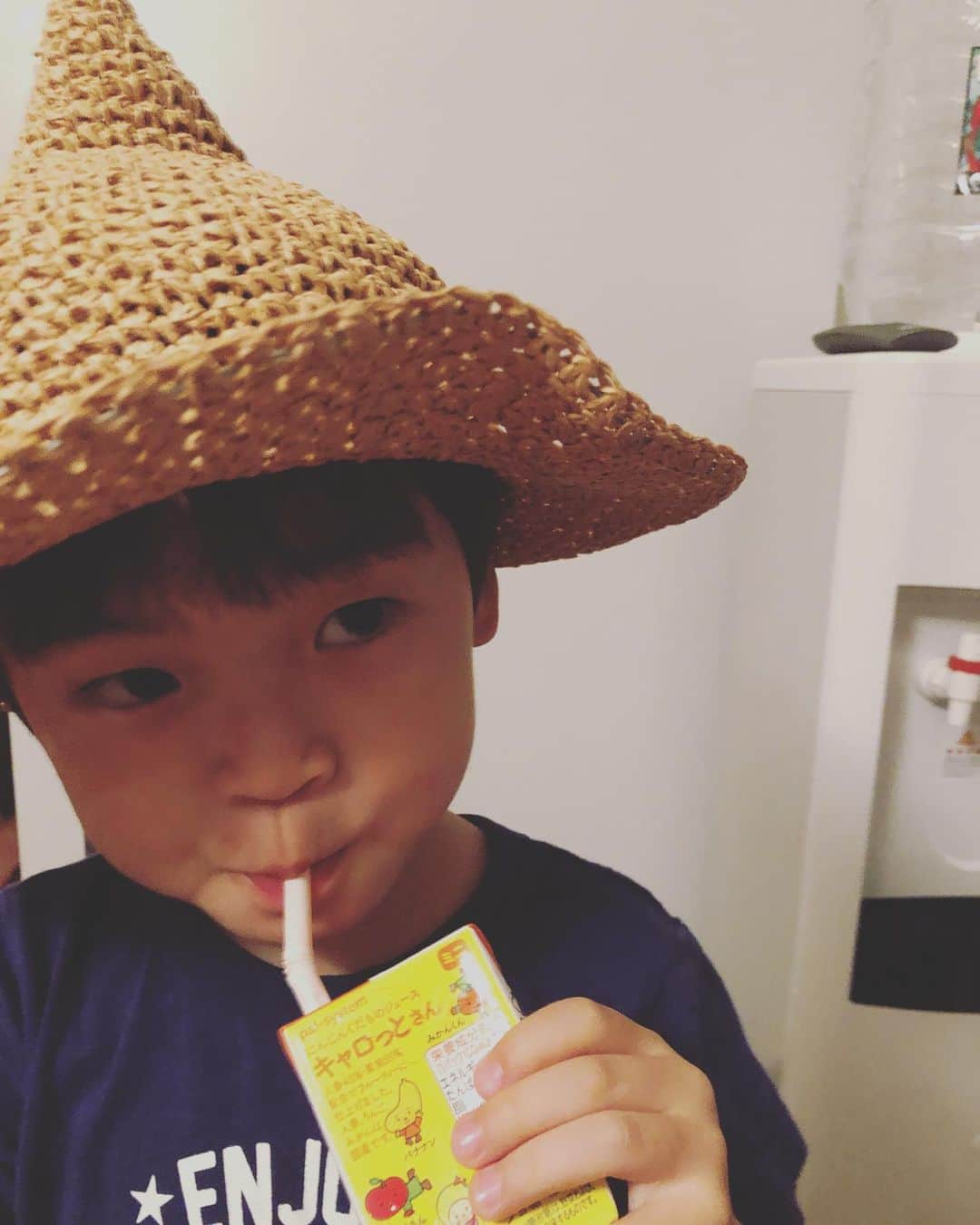 つるの剛士さんのインスタグラム写真 - (つるの剛士Instagram)「ヘンテコ帽子。  #しゃっちょ」6月16日 22時29分 - takeshi__tsuruno