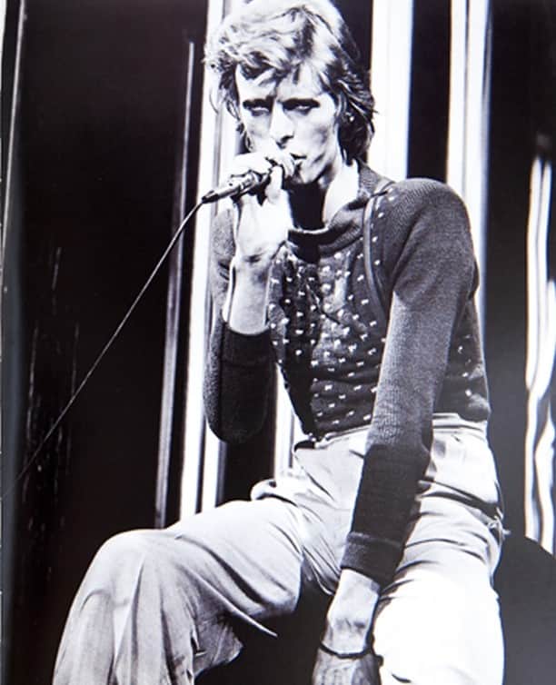 アンダーグラウンドさんのインスタグラム写真 - (アンダーグラウンドInstagram)「On 16 June, 1972, Bowie released his fifth studio album - The Rise and Fall of Ziggy Stardust and the Spiders from Mars. It's a concept album which tells the story of the fictional rock star Ziggy Stardust, who had risen to stardom just as humanity has reached its final five years of existence. Like many rock stars, he ended up the victim of his own 'Rock ‘n’ Roll Suicide'.⁠ ⁠ Image taken by Roger Griffin, from 'David Bowie: The Golden Years', available on our online store.」6月16日 22時30分 - resul80k2