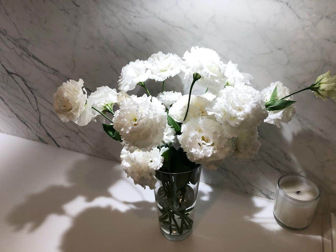 吉原珠央さんのインスタグラム写真 吉原珠央instagram トルコキキョウ 白のトルコキキョウの花言葉は 思いやり だそうです 普段の何気ない挨拶で 相手の笑顔が最高に明るかったり 頼まれごとをしたら とても丁寧に ありがとう を伝えてもらえたり