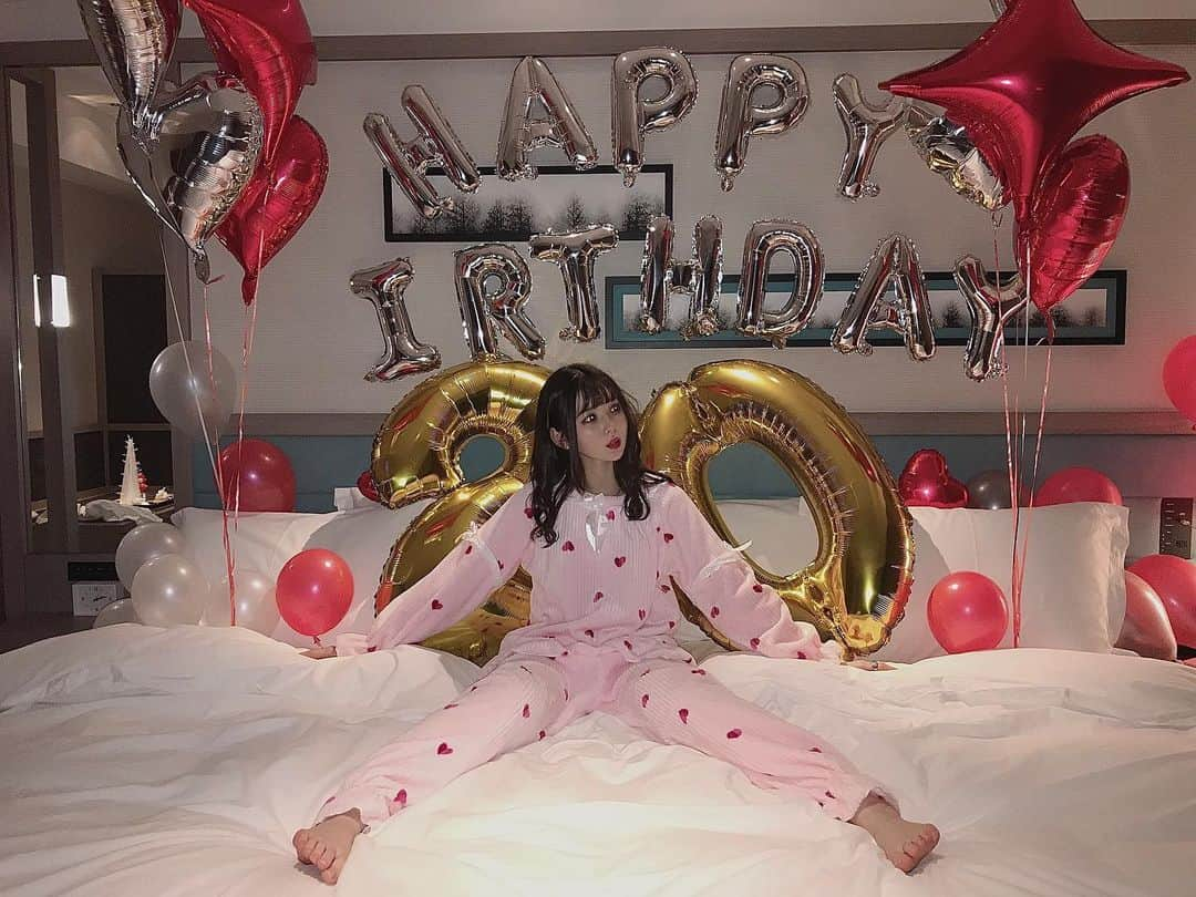 夢乃まゆこさんのインスタグラム写真 - (夢乃まゆこInstagram)「※私の誕生日ではありません。﻿ ﻿ ﻿ （（ちゃっかり自分も写真撮っててすみまてん☺︎））﻿ ﻿ *⑅︎୨୧┈︎┈︎┈︎┈︎┈︎┈︎┈┈︎┈︎┈︎┈︎┈︎୨୧⑅︎*﻿ ﻿ ﻿ ﻿ #bff #happy birthday #誕生日 #誕生日パーティー #誕生日プレゼント #誕プレ #誕生日サプライズ #バースデーケーキ #バースデープレゼント #プレゼント #ホテル #theprinceparktowertokyo #ザプリンスパークタワー東京 #東京タワー #princeparktower #プリンスパークタワー東京 #viviennewestwood #honeysalon」6月16日 22時50分 - mayu_makemie