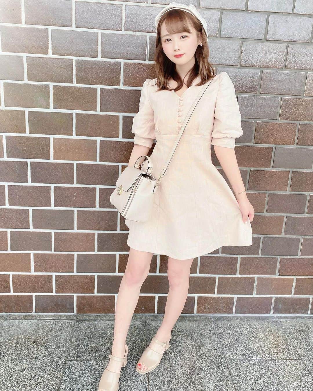 計良日向子（ひなひ）さんのインスタグラム写真 - (計良日向子（ひなひ）Instagram)「. . 全身コーデ(*´ω｀*)💗 . 👗ワンピース　@lily_brown_official . 👜バッグ　@noela_official . 👡サンダル　@randa_pic . 👒ベレー帽　@googuu.official . . . . 今日は久しぶりに赤から解禁した❣️ やっぱり辛いもの好きすぎる！！ . . . #私服 #コーディネート #春服 #春服コーデ #春コーデ #lilybrown #リリーブラウン #randall #noela #love」6月16日 22時46分 - kerahinako1105