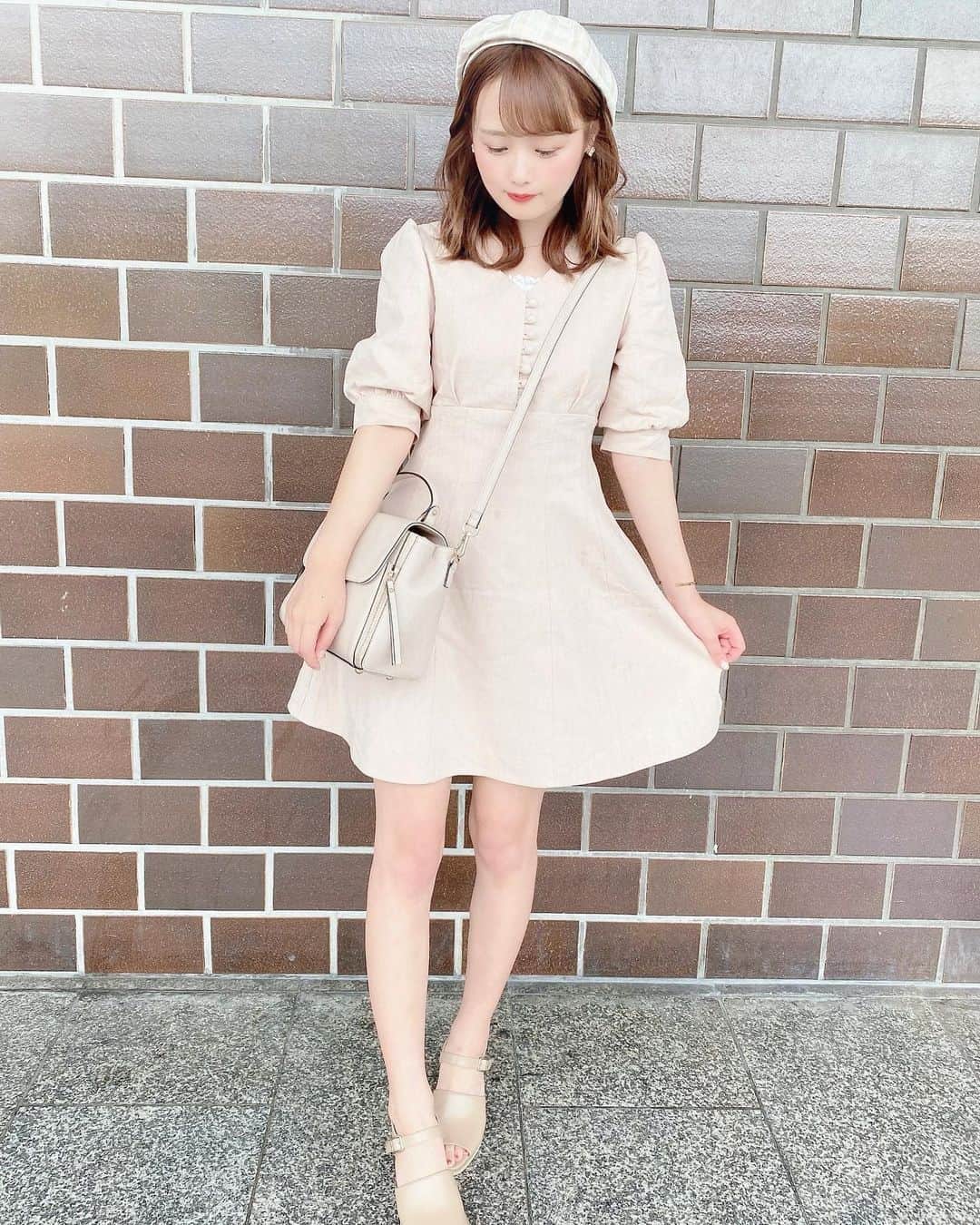 計良日向子（ひなひ）さんのインスタグラム写真 - (計良日向子（ひなひ）Instagram)「. . 全身コーデ(*´ω｀*)💗 . 👗ワンピース　@lily_brown_official . 👜バッグ　@noela_official . 👡サンダル　@randa_pic . 👒ベレー帽　@googuu.official . . . . 今日は久しぶりに赤から解禁した❣️ やっぱり辛いもの好きすぎる！！ . . . #私服 #コーディネート #春服 #春服コーデ #春コーデ #lilybrown #リリーブラウン #randall #noela #love」6月16日 22時46分 - kerahinako1105