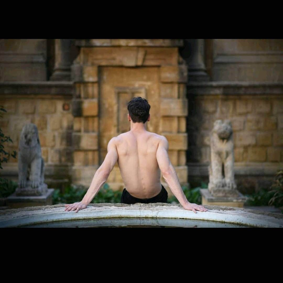 エロトクリトスさんのインスタグラム写真 - (エロトクリトスInstagram)「We love beautiful clothes and beautiful moments like this one during the shoot of our summer campaign in the magic garden of the archeological museum in Nicosia  Photographed by @harris_kyprianou_studio models @gojkovicc  @iasonas_laios make up @savvassavva_makeupartist hair @angelo.georgiou2」6月16日 22時46分 - erotokritosparis