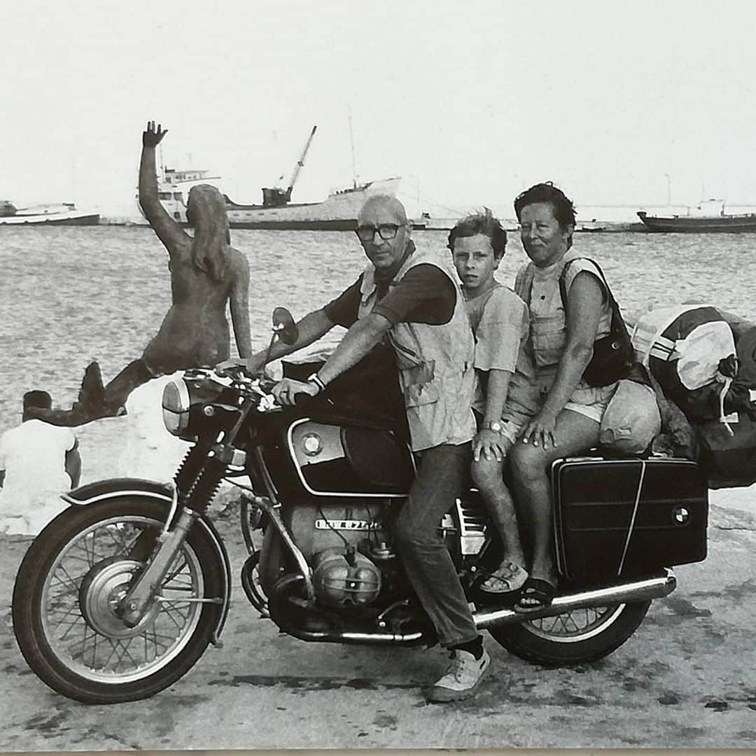 epidemic_motorsさんのインスタグラム写真 - (epidemic_motorsInstagram)「#Repost @fulviomagurno ・・・ Kalimnos 1993#me,Simone and Paola#selfie#travel#island#greece#summer#bmw#motorcycle#photography#black and white#leica#analogue#diary#streetphotography#siren of the sea#ISOLARIO ELLENICO」6月16日 23時10分 - epidemic_motors