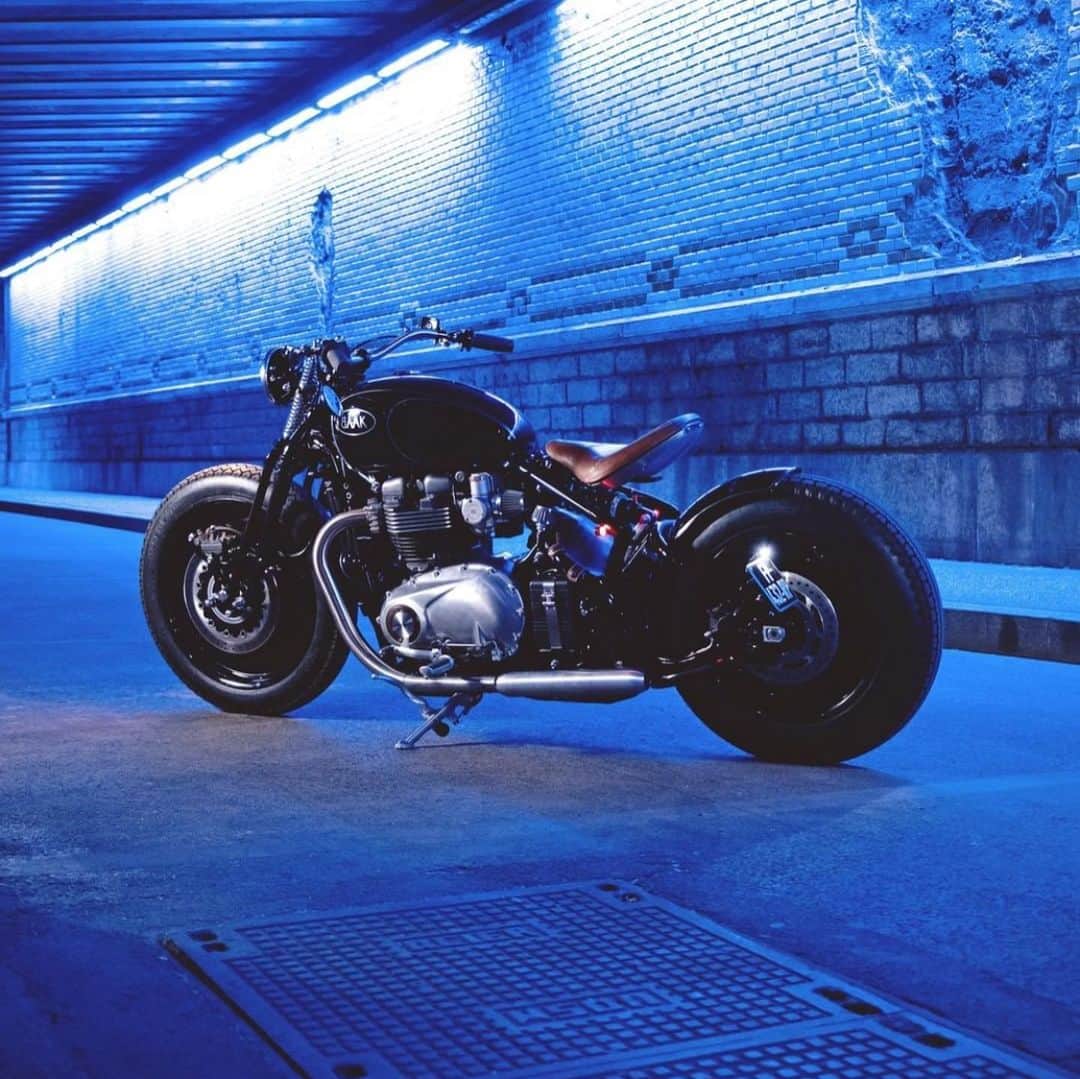 epidemic_motorsさんのインスタグラム写真 - (epidemic_motorsInstagram)「A mix of pure Bobber spirit and BAAK's DNA by @baakmotocyclettes Here is the Bobber 1200 Moon. An excellent @officialtriumph motorcycle, a little bit wilder in this version. Visit our Blog or @bikeexif for more photos and details about this machine.  ___ #baak #baakmotocyclettes #triumph ##bonneville ##bobber #fortheride #bikeexif #epidemicmotors #epidemic_motors」6月16日 23時14分 - epidemic_motors