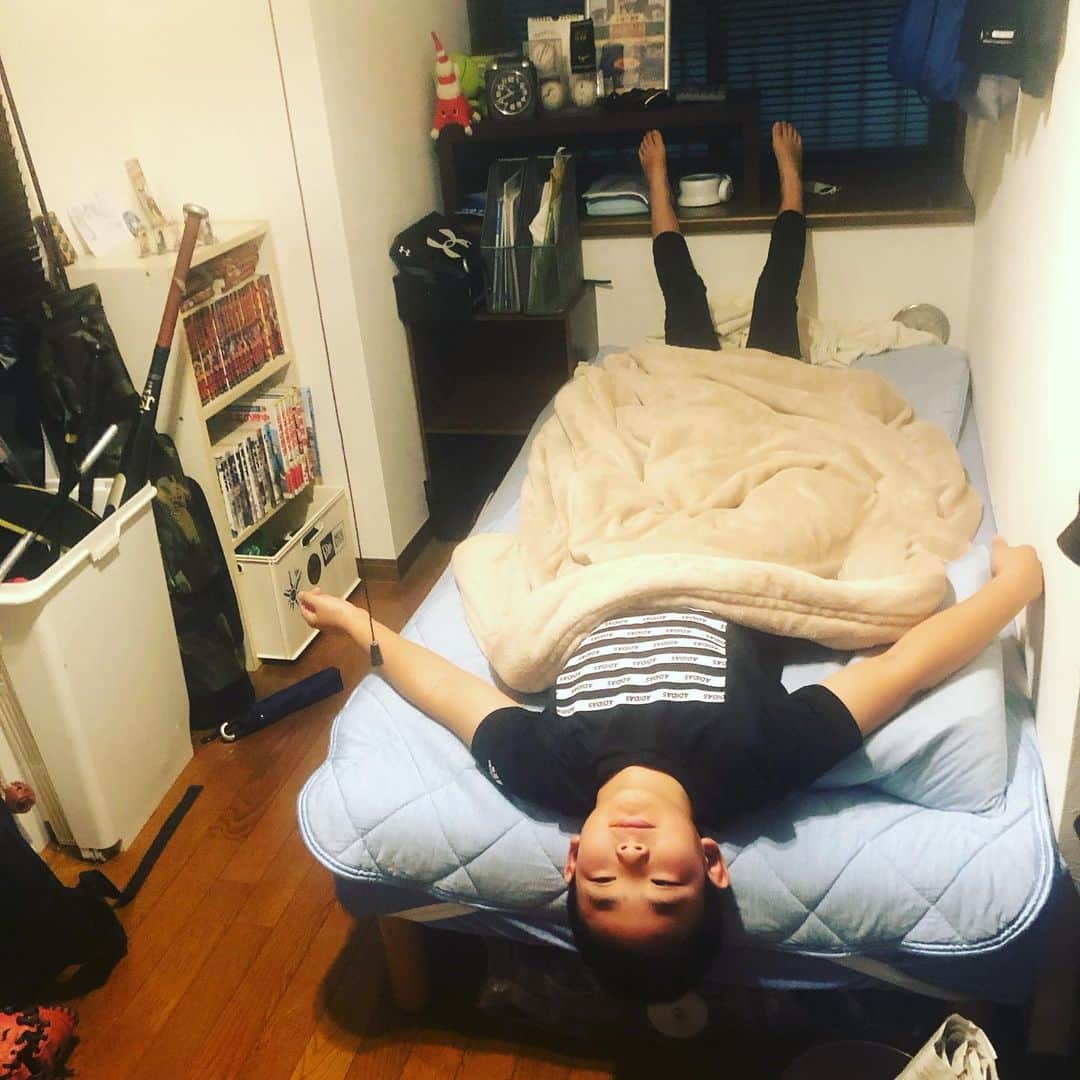 瀬下豊さんのインスタグラム写真 - (瀬下豊Instagram)「「パパーっ！！」と呼ばれて息子の部屋に行ったらこんな事になってた。  最初ホンマにびっくりしたんやけど！！！ #娘がツボ #ドッキリしてきた #一瞬ドキッとした #娘汗だくで出てきた」6月16日 23時19分 - tjkseshita