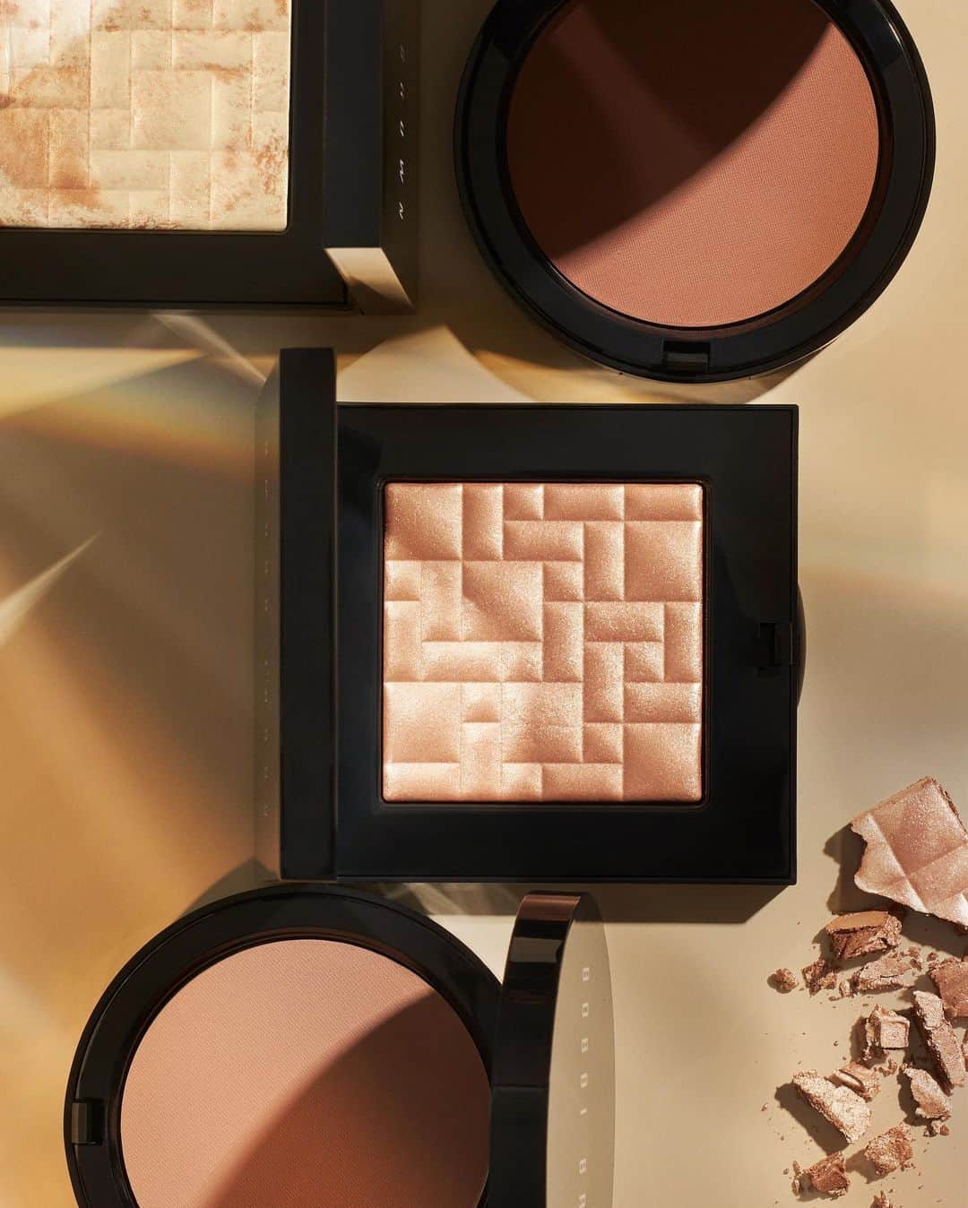 アリス・ガオのインスタグラム：「📷 recent still life beauty work for @bobbibrown. styled by @rachelhaasperez」