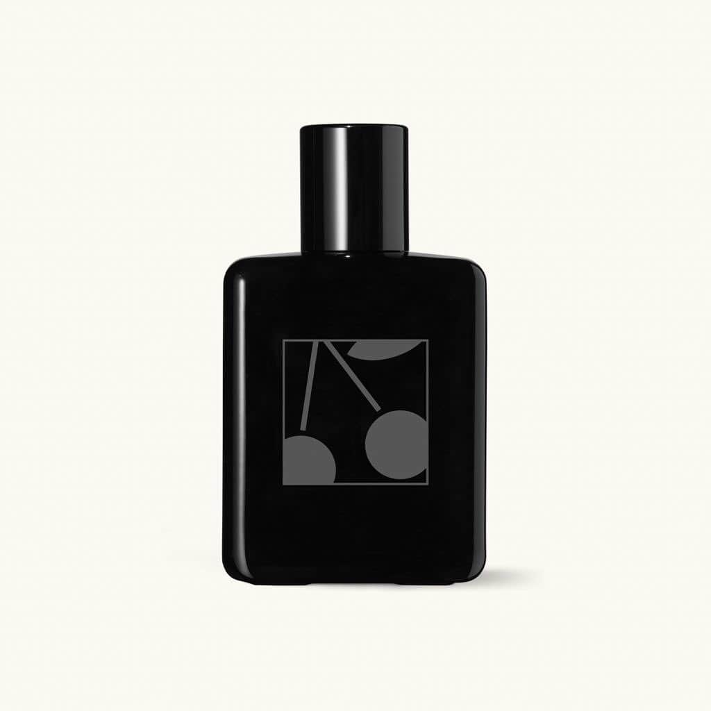 bonpointさんのインスタグラム写真 - (bonpointInstagram)「A Father’s Day gift from Bonpoint? 🍒 Fresh and subtle, our limited Edition Unique Eau de Toilette was created for little boys to share with their fathers. Because transmission is one of the most precious gifts. The Eau de Toilette is available exclusively online 💻  #Bonpoint  #FetedesPeres」6月16日 23時31分 - bonpoint